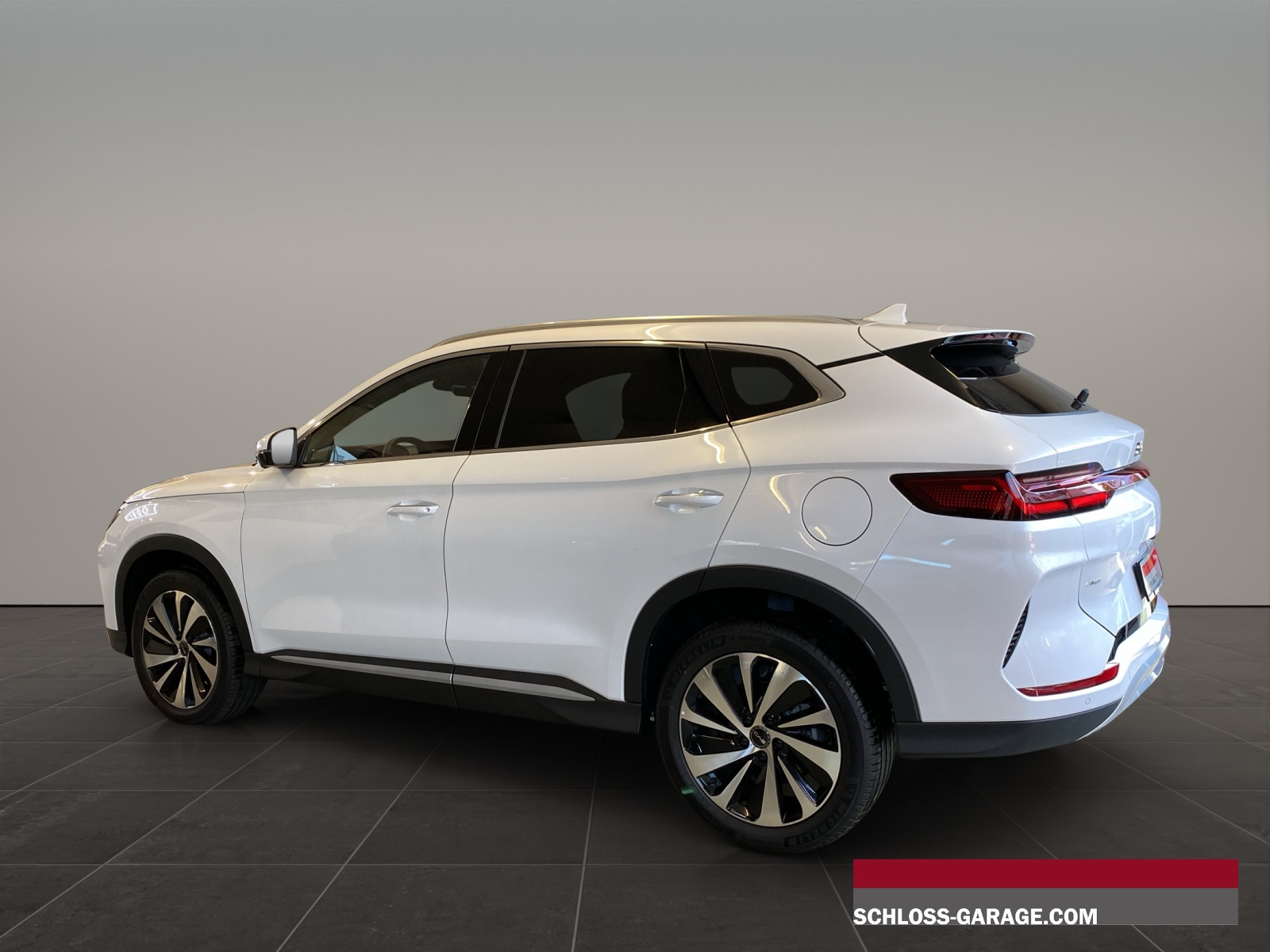 BYD Seal U DM-i Design AWD-showroom-element-3