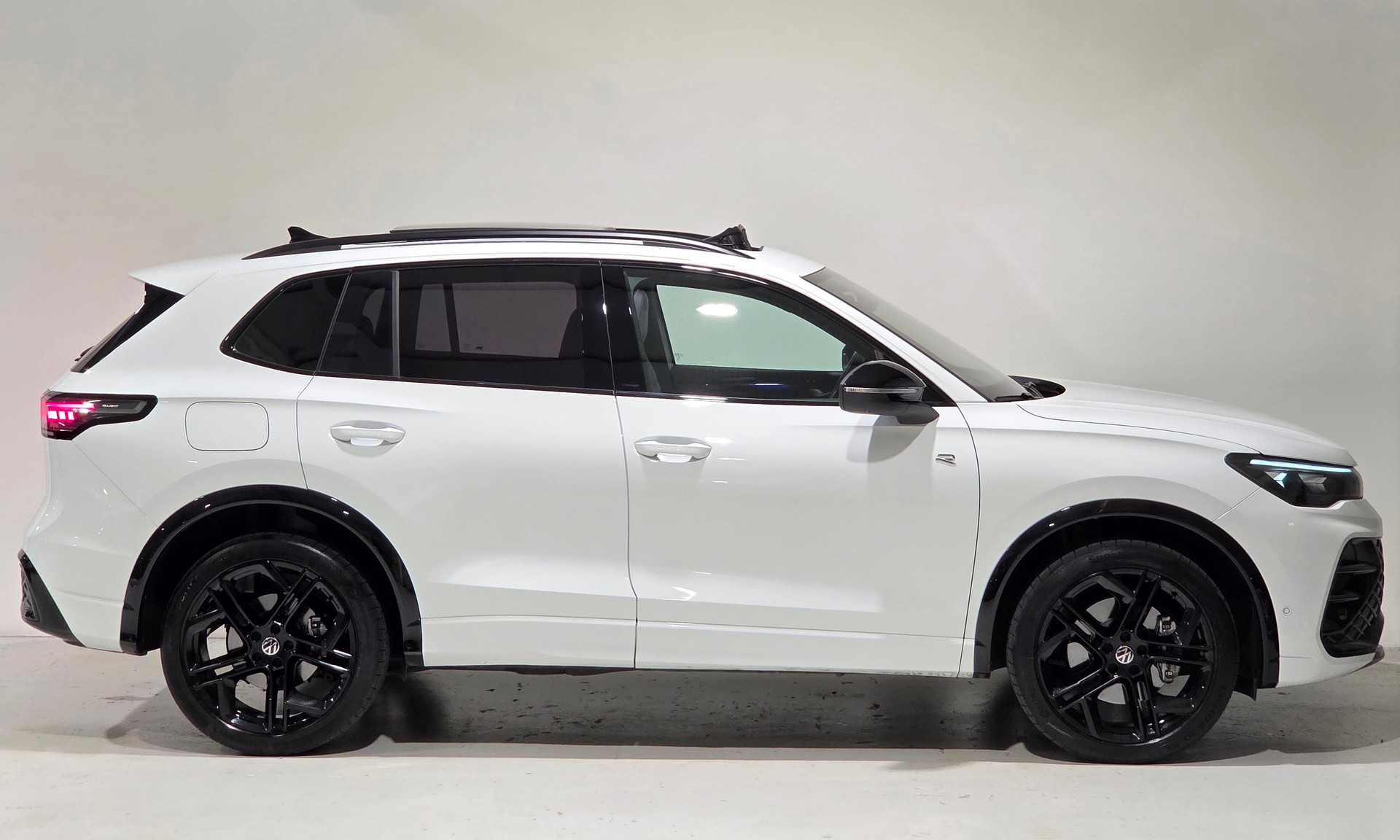 VW Tiguan 2.0 TSI DSG R-Line 4Motion mit Standheizung-image-29