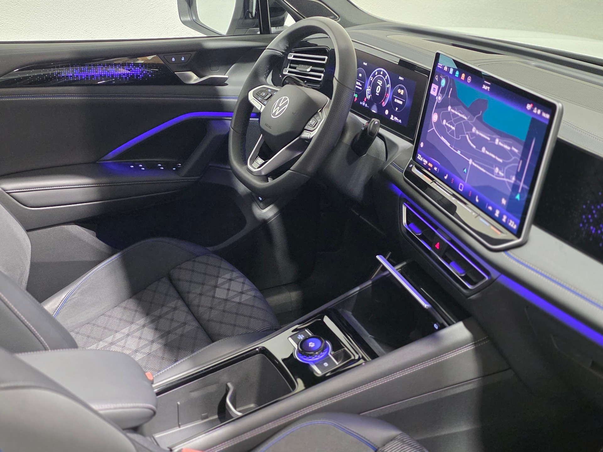VW Tiguan 2.0 TSI DSG R-Line 4Motion mit Standheizung-image-25