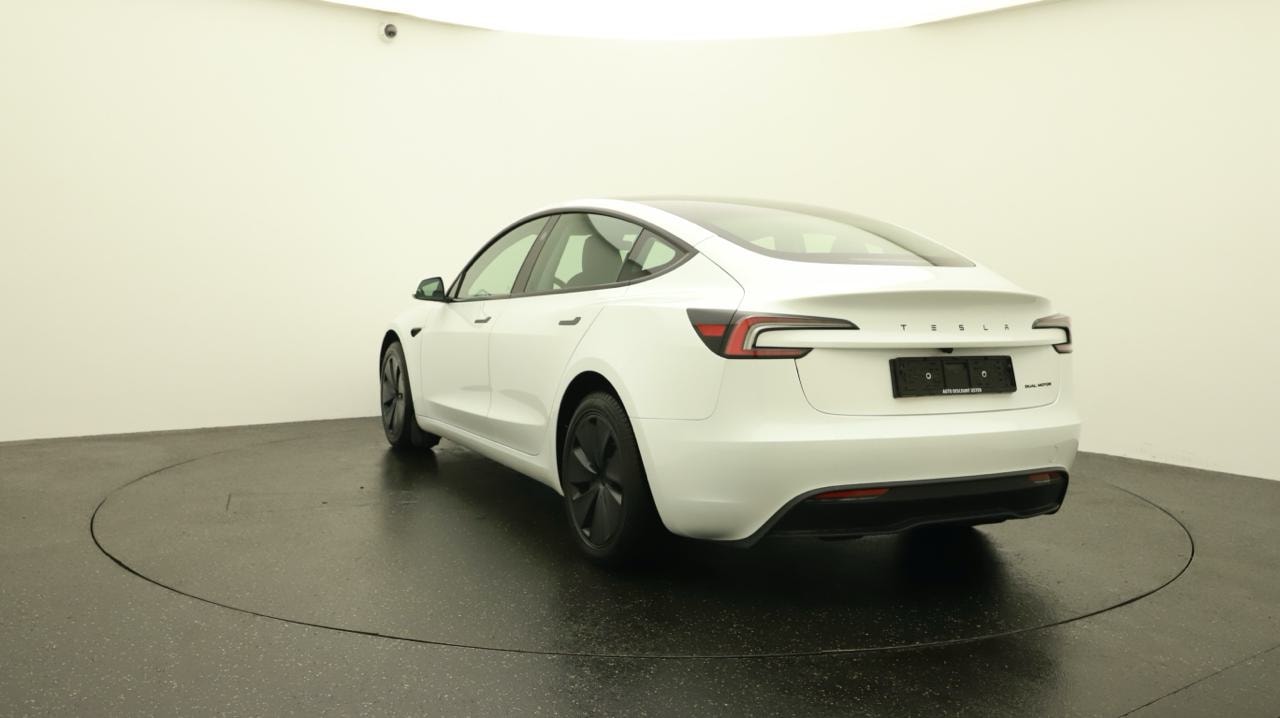 TESLA Model 3 Long Range Dual Motor AWD-showroom-element-3