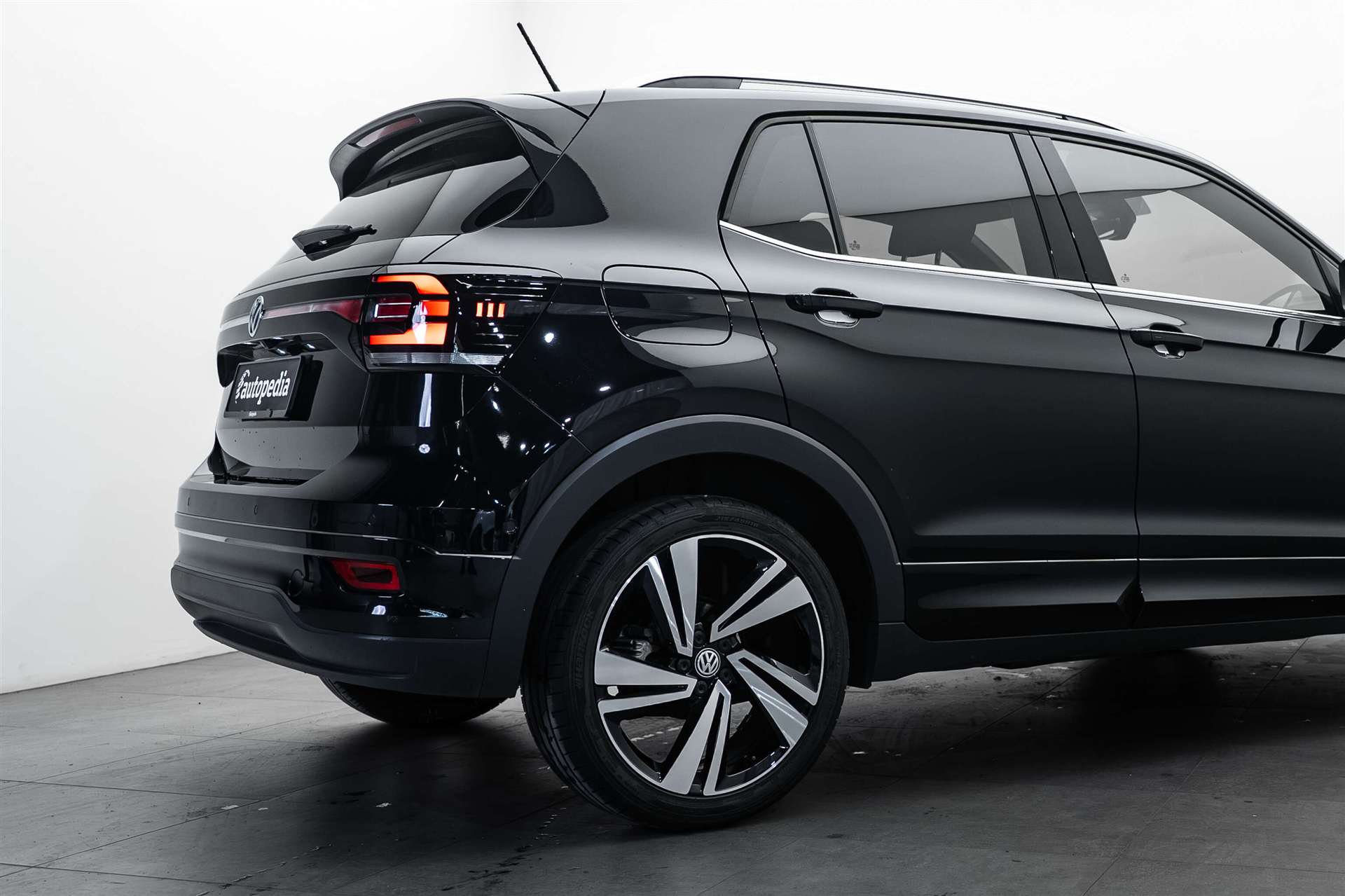 VW VW T-Cross 1.0 TSI R-Line! DSG-showroom-element-3