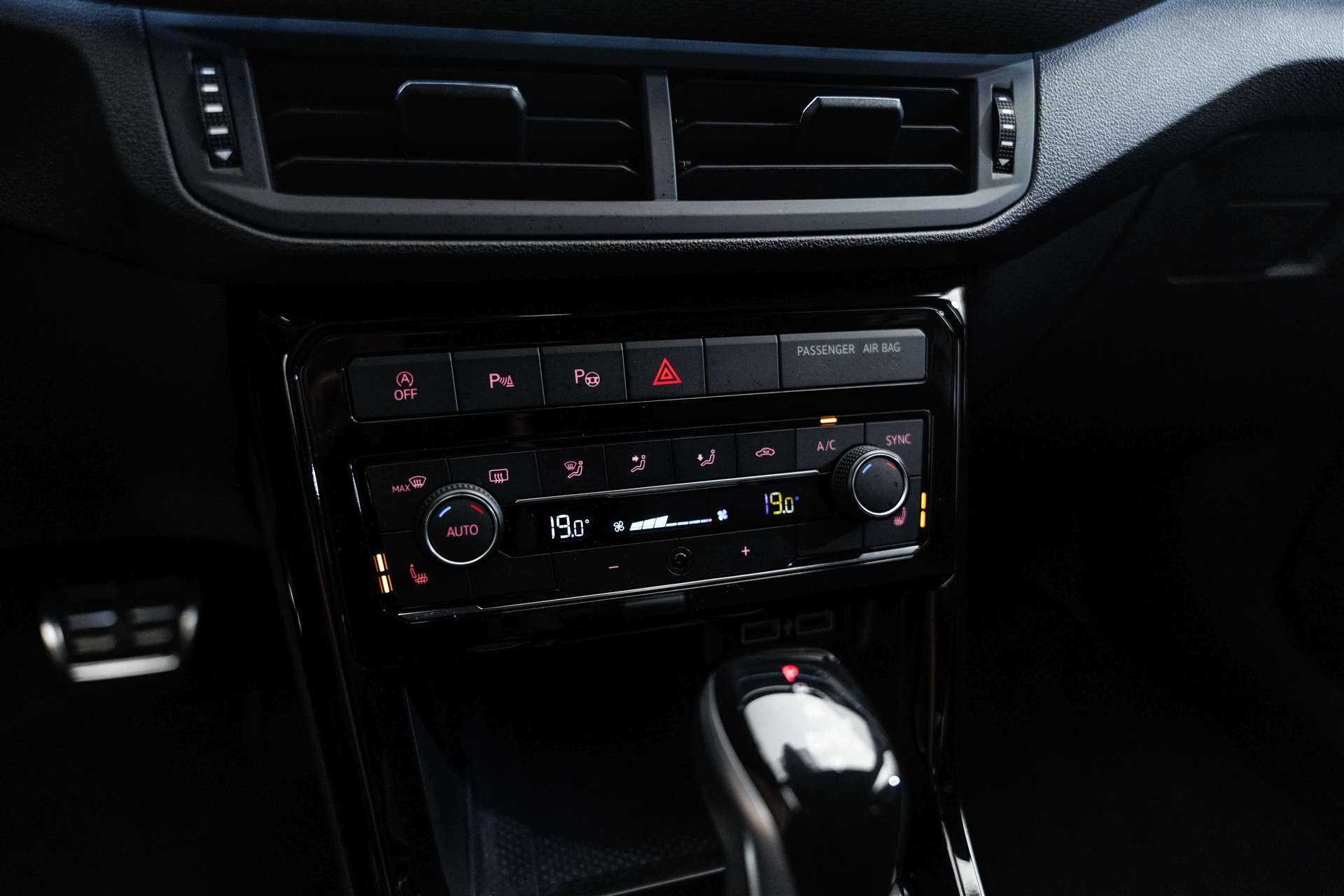 VW VW T-Cross 1.0 TSI R-Line! DSG-image-23