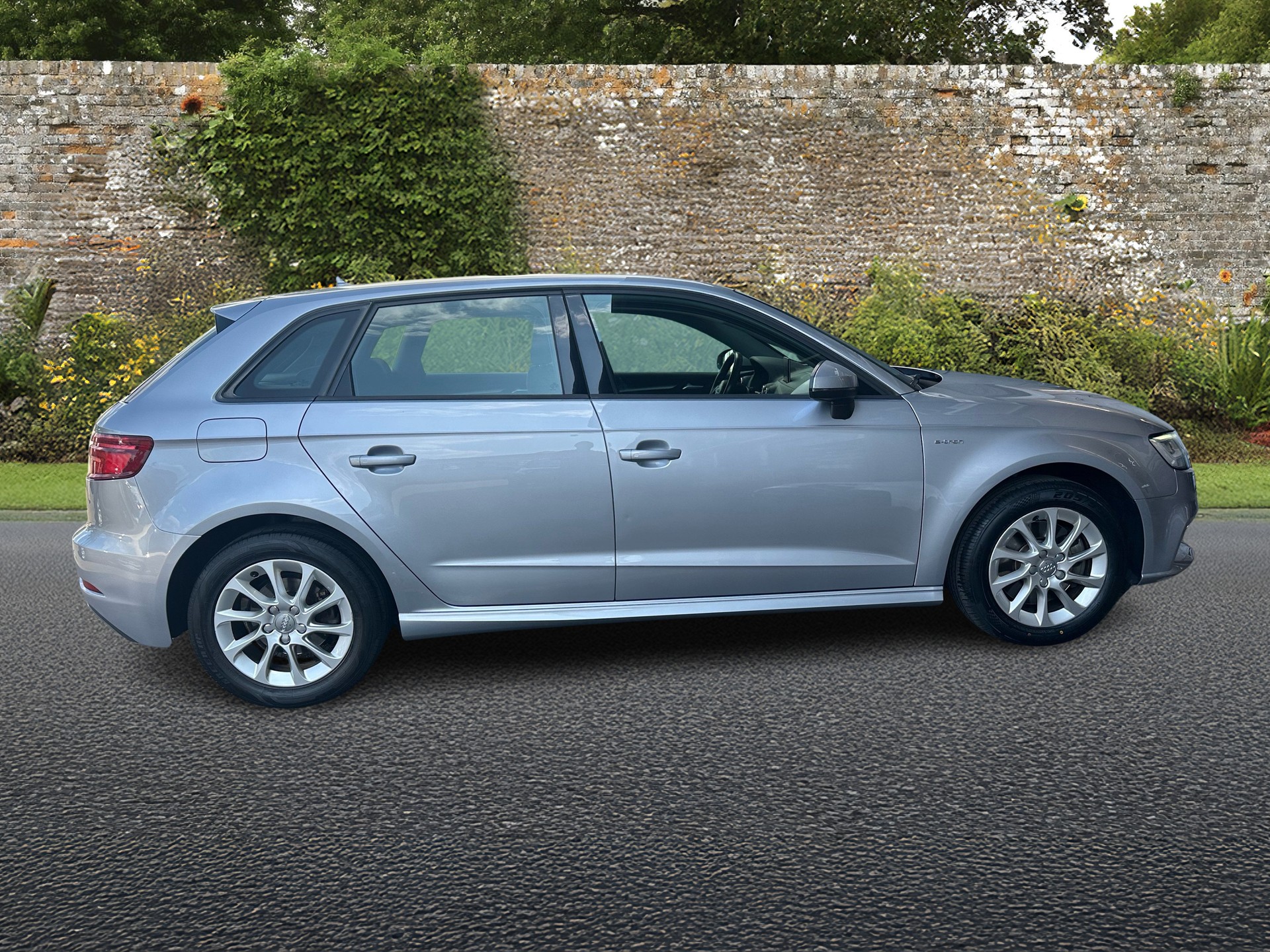 AUDI A3 Sportback 1.4 e-tron S-tronic-image-5
