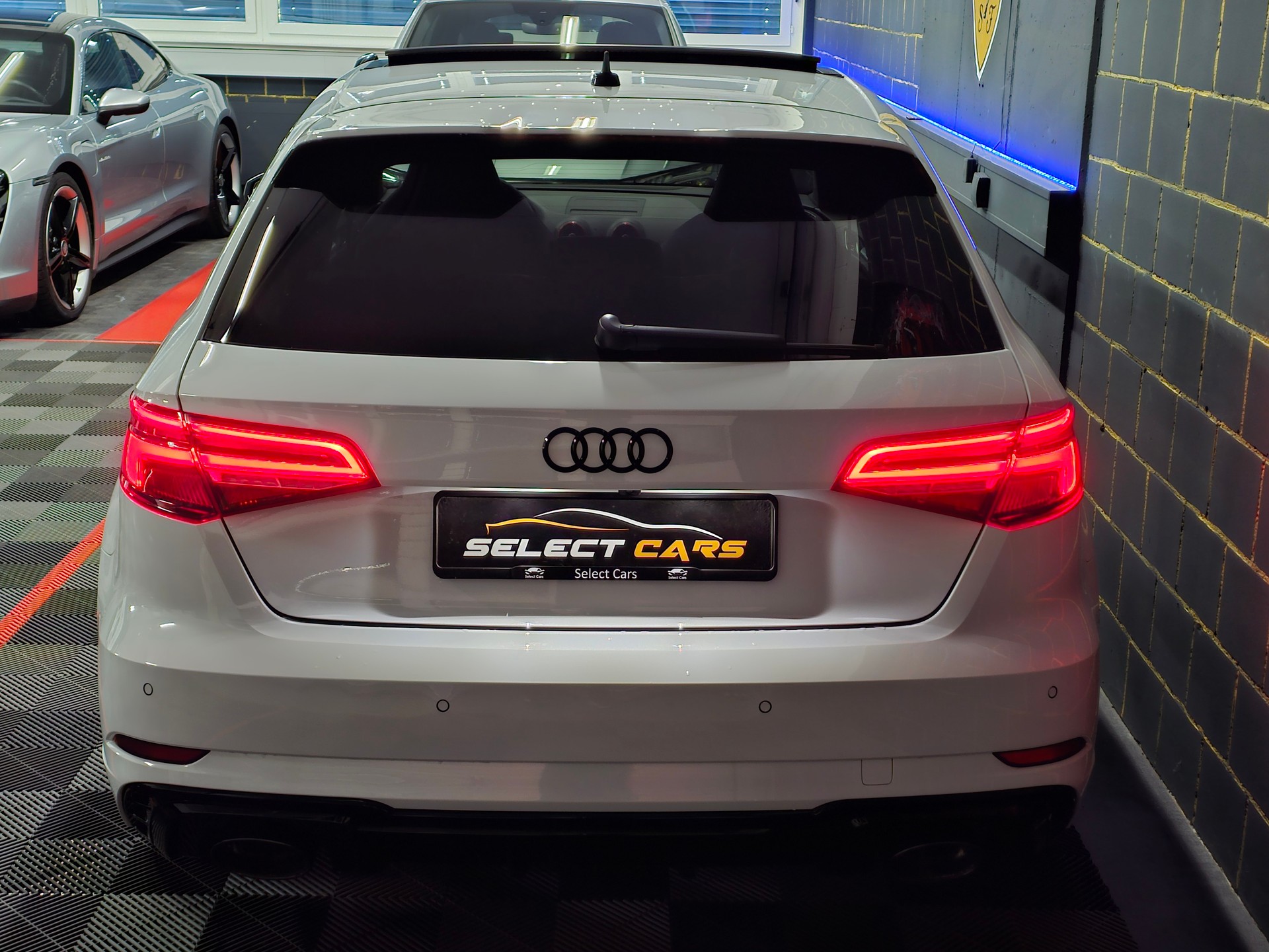 AUDI RS3 Sportback 2.5 TSI quattro S-tronic-image-7