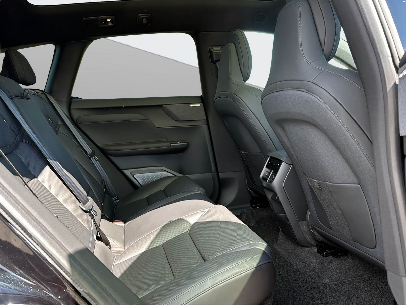 VOLVO EX60 Twin Ultra AWD-image-10