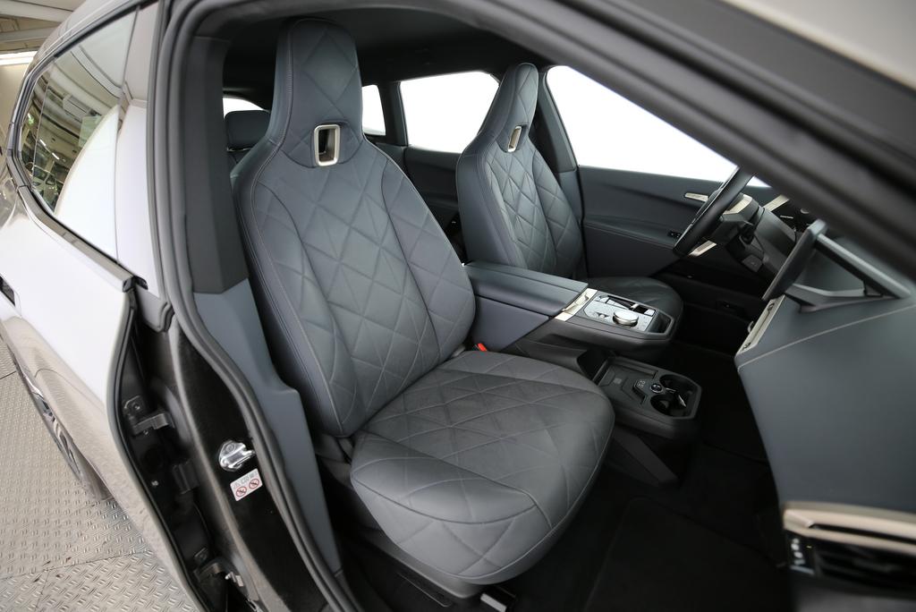 BMW iX M60-image-13