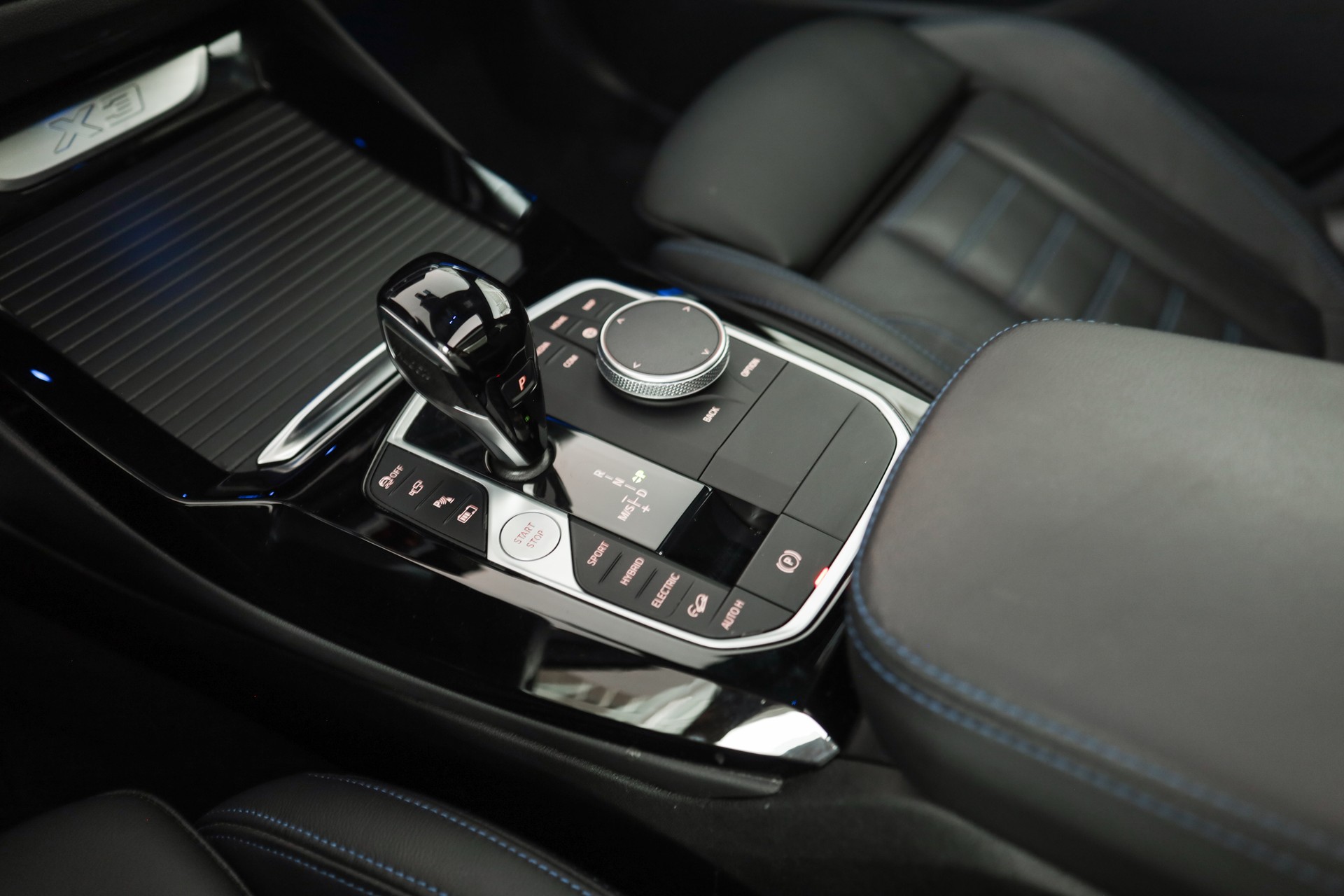 BMW X3 xDrive 30e M Sport Carbonschwarz * Attelage * Driving Assistant Pro-image-17