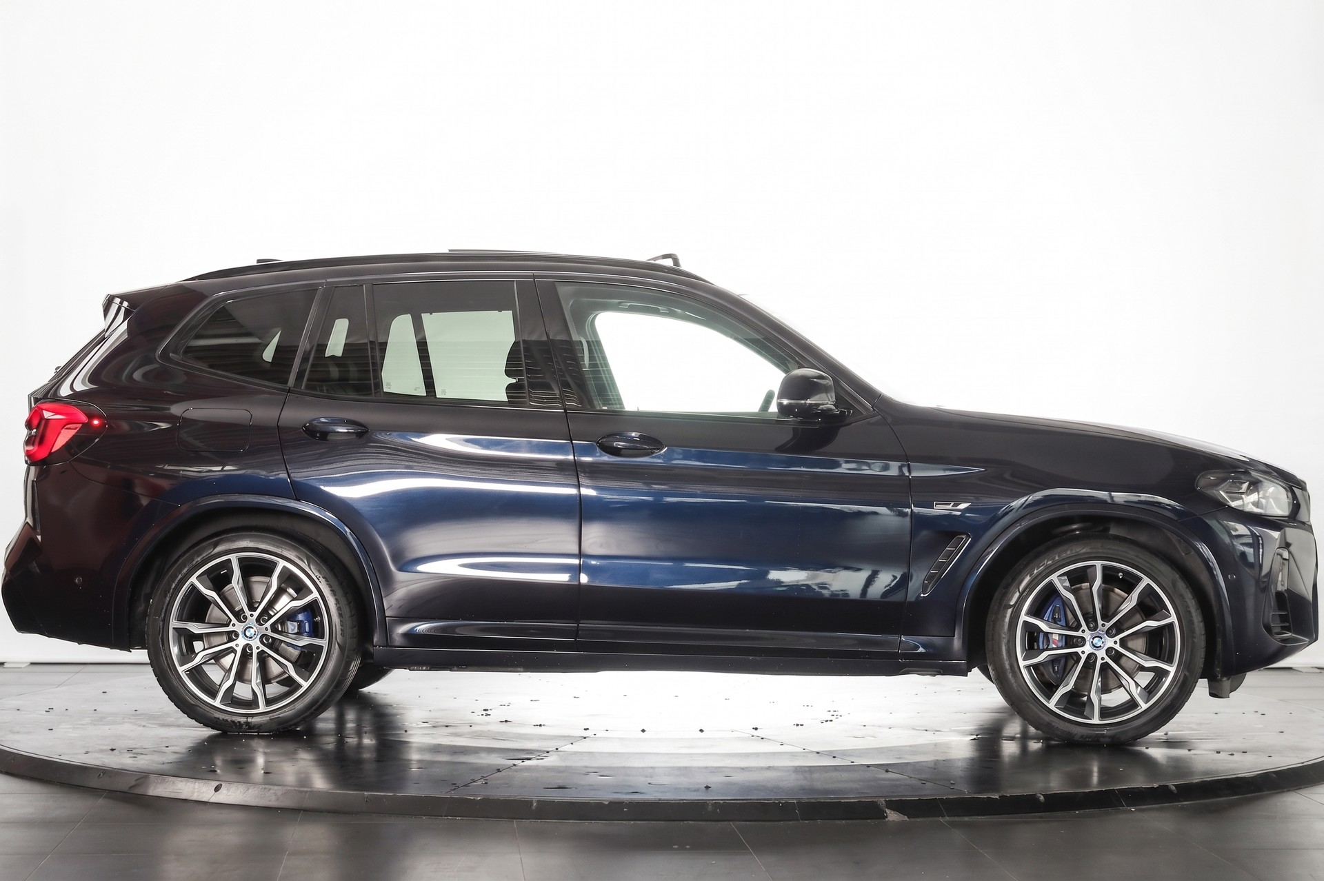 BMW X3 xDrive 30e M Sport Carbonschwarz * Attelage * Driving Assistant Pro-image-4