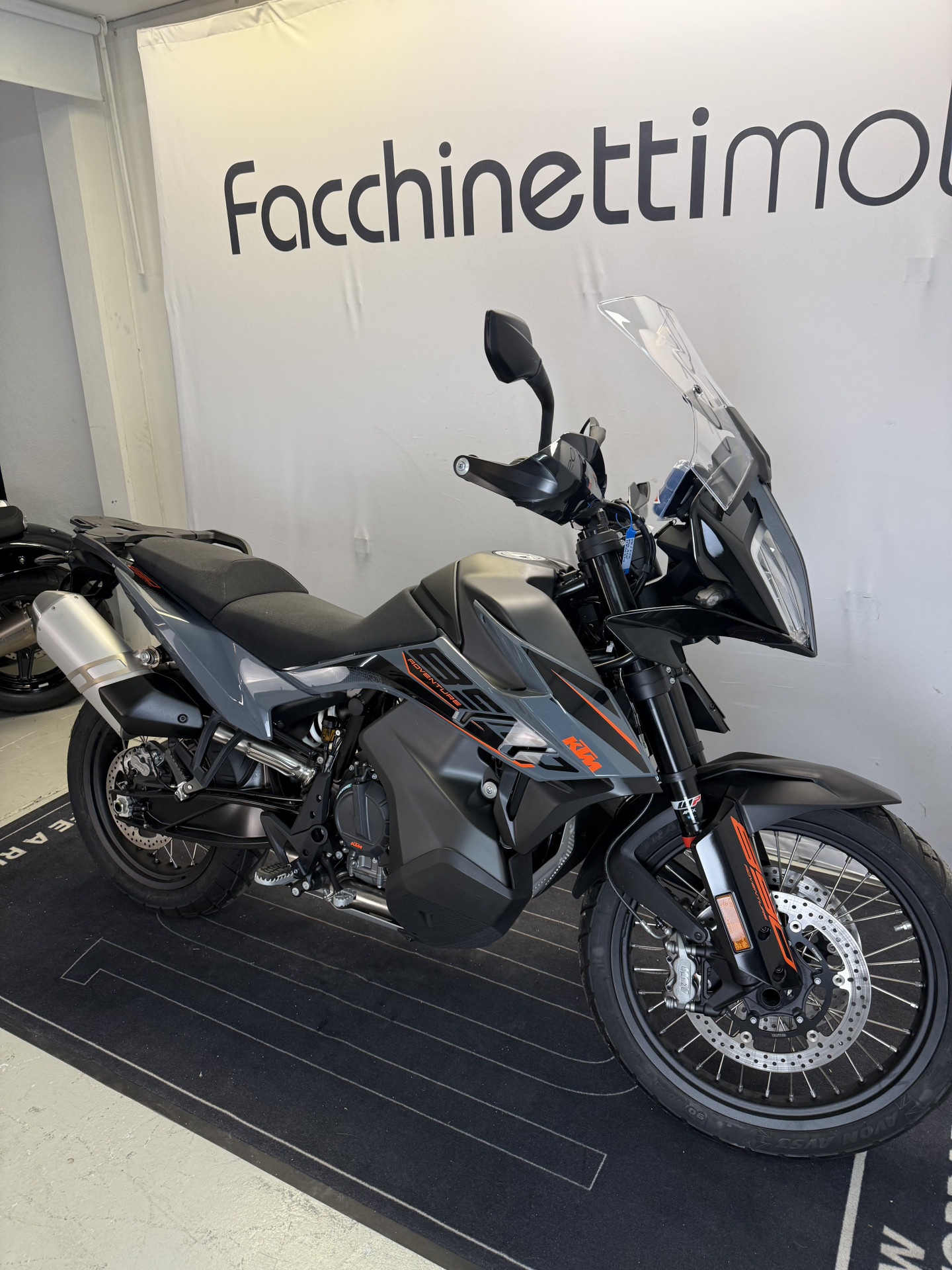 KTM 890 Adventure-image-2