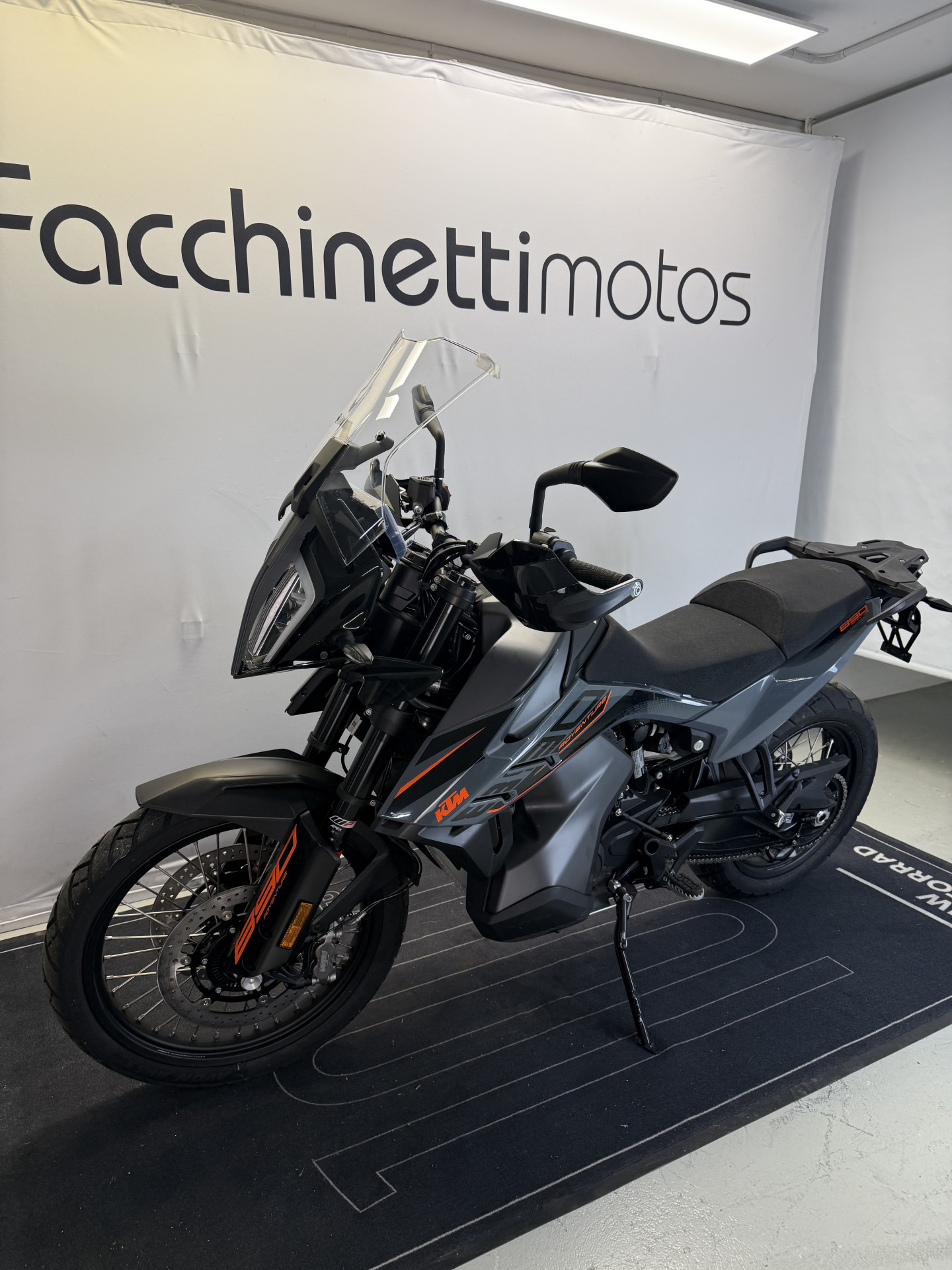 KTM 890 Adventure-image-1