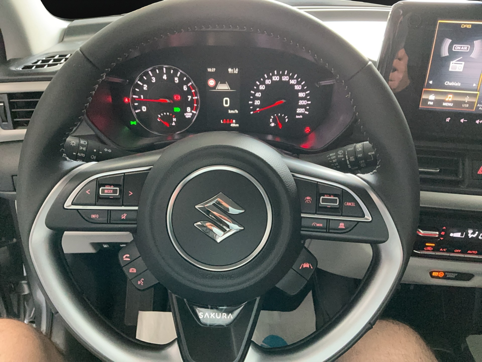 SUZUKI Swift 1.2 Sakura Top Hybrid 4x4-image-13