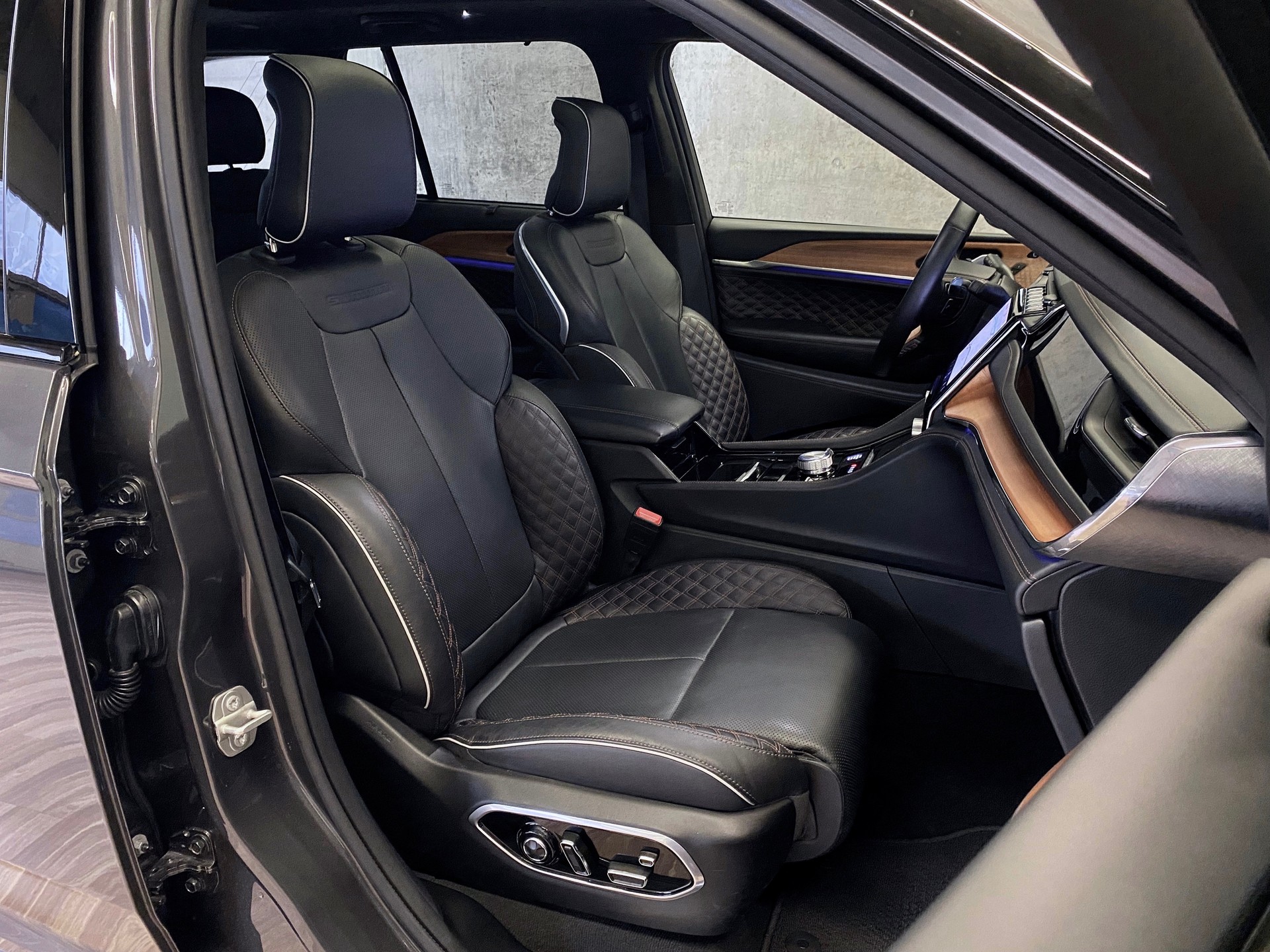 JEEP Grand Cherokee 2.0 *Plug-in-Hybrid*Swiss*Summit*Reserve*4xe*-image-5
