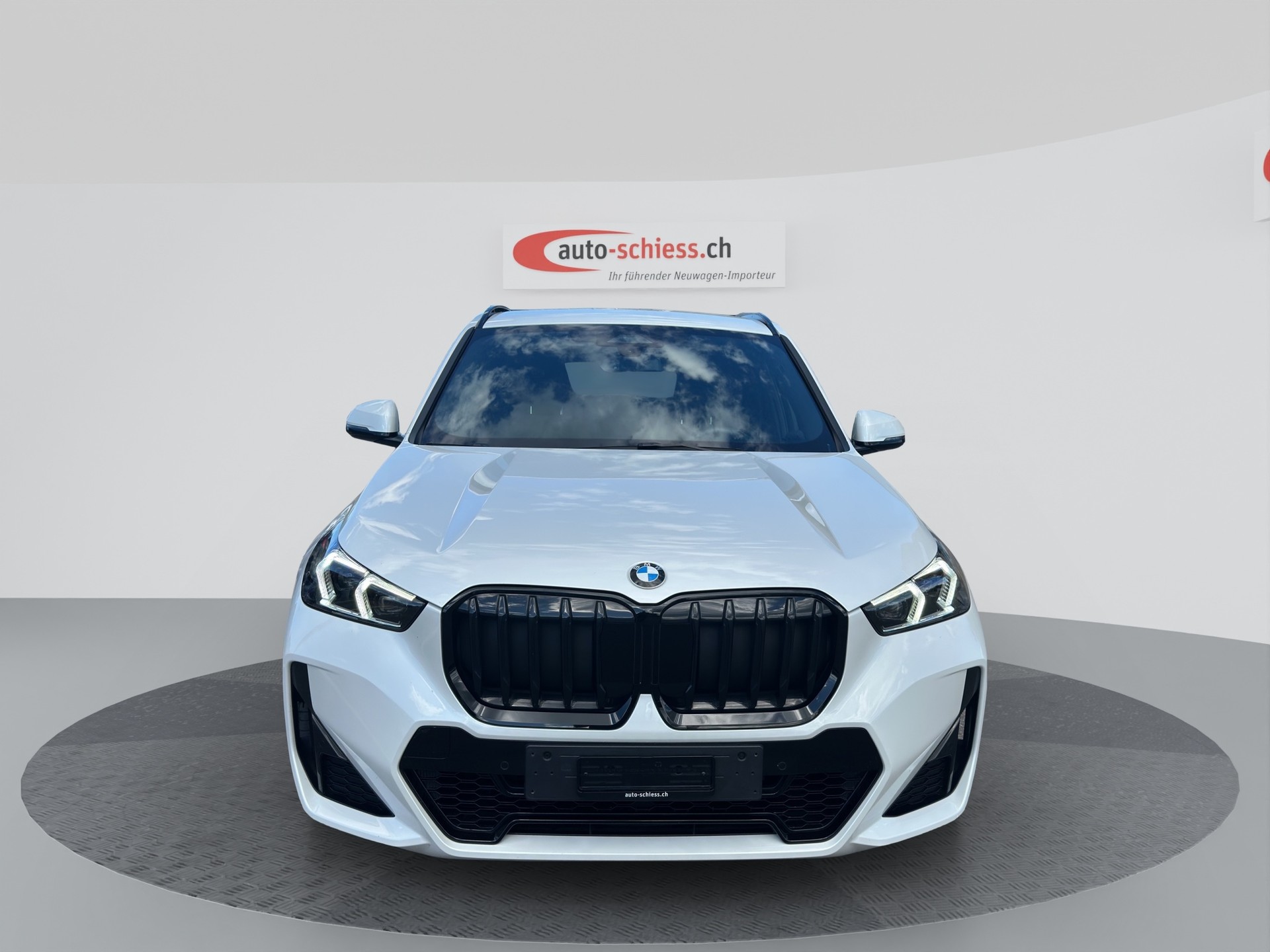 BMW X1 xDrive 23d 48V M Sport Shadow Line-showroom-element-1