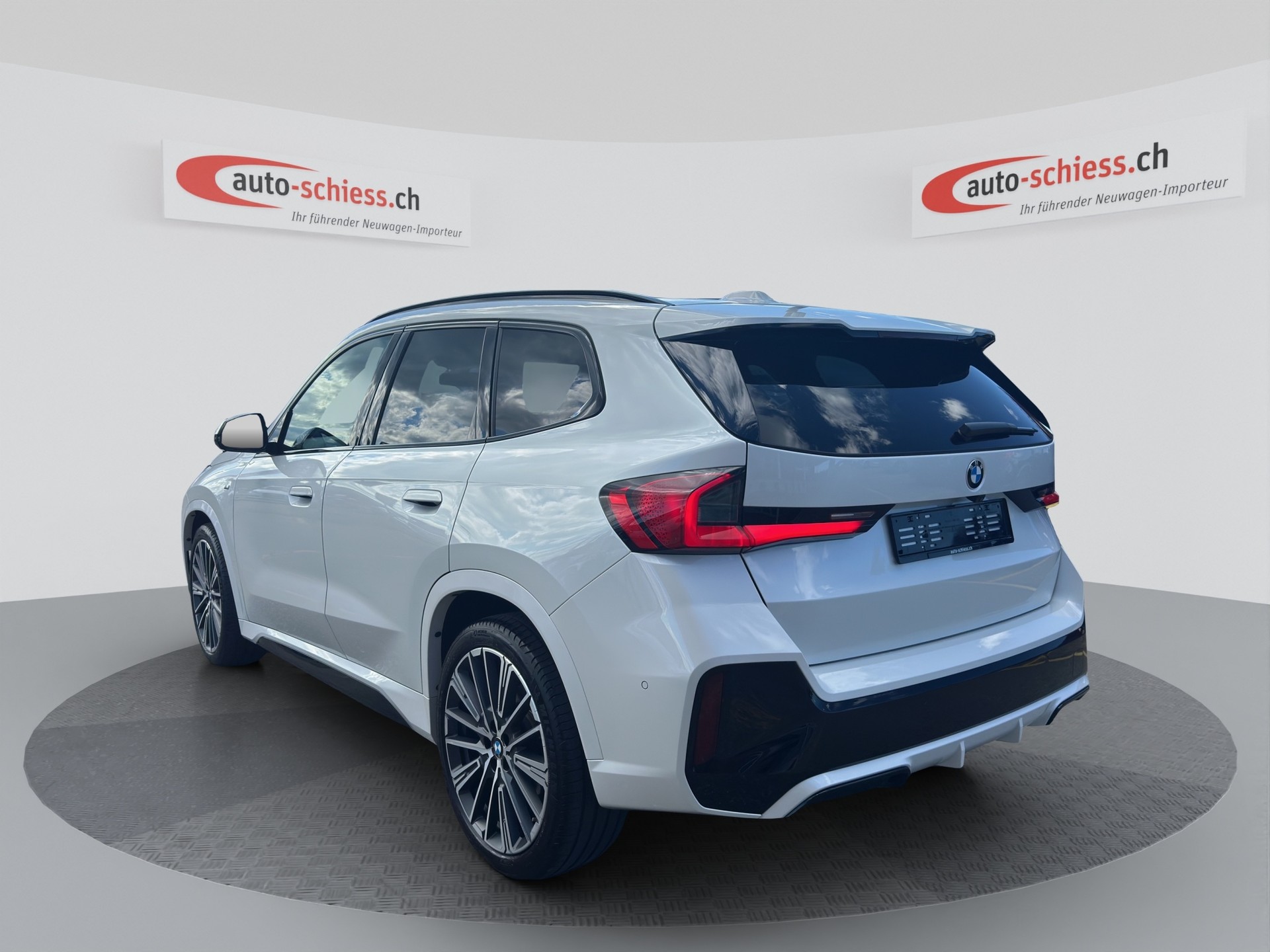 BMW X1 xDrive 23d 48V M Sport Shadow Line-showroom-element-3
