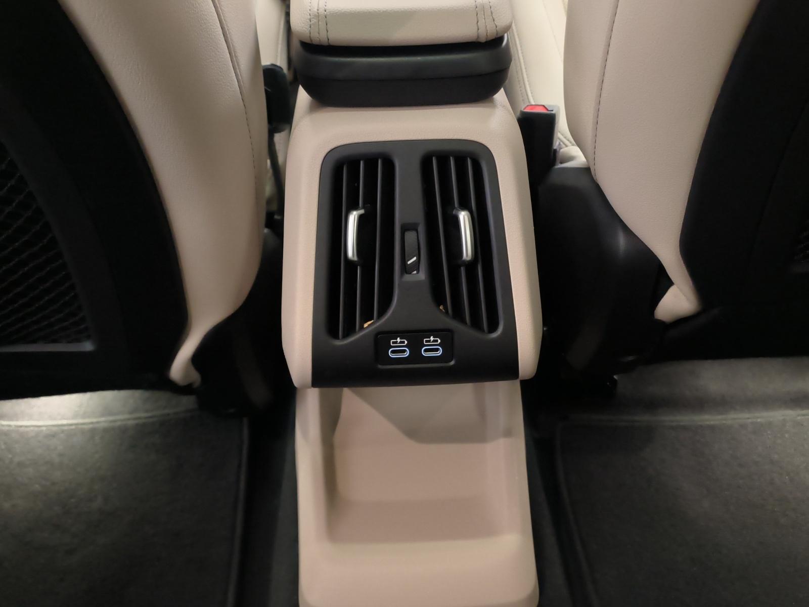 BMW 2er Reihe U06 Active Tourer 225e xDrive paddles-image-22