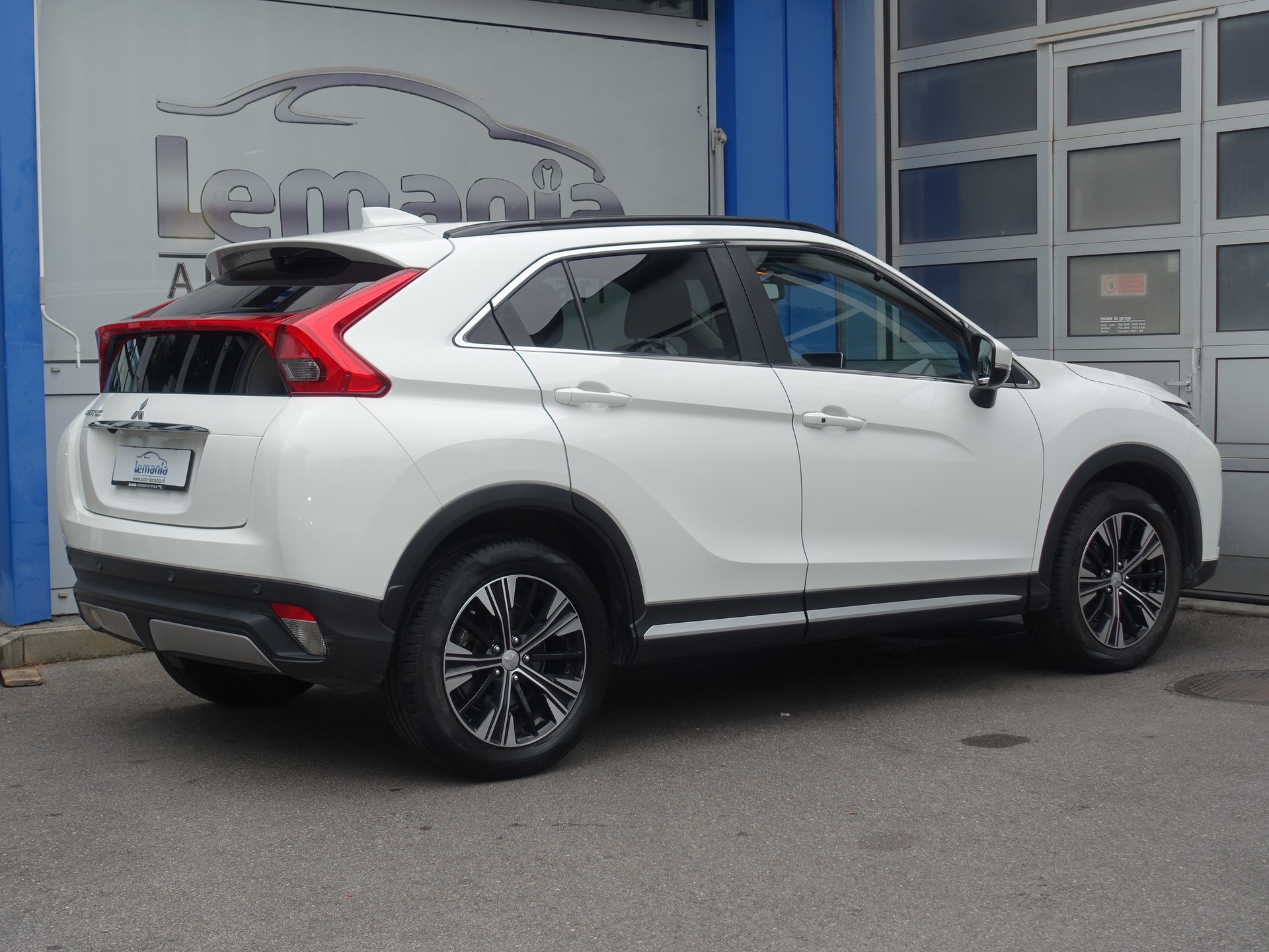 MITSUBISHI Eclipse Cross 1.5 T-Mivec Style 4WD CVT-showroom-element-3
