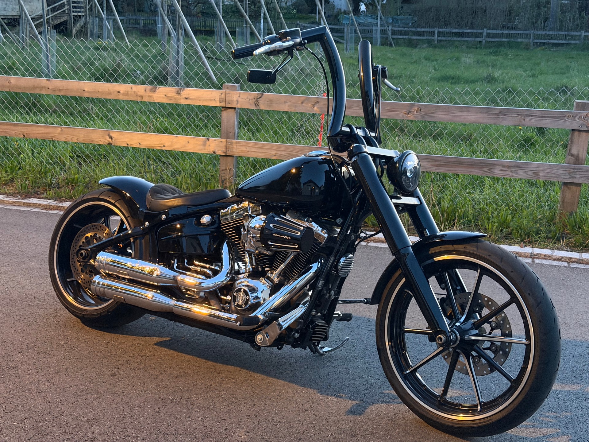 HARLEY-DAVIDSON Breakout 103-image-2