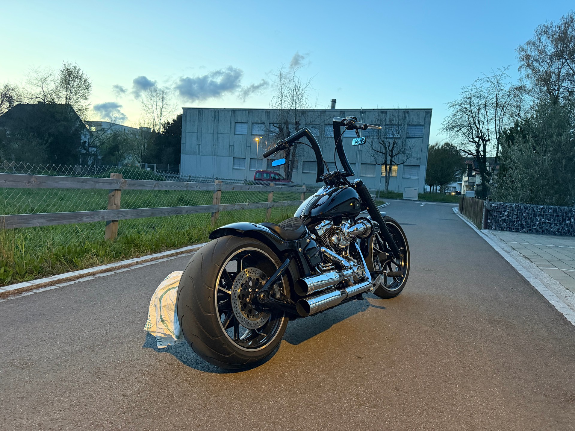 HARLEY-DAVIDSON Breakout 103-image-4