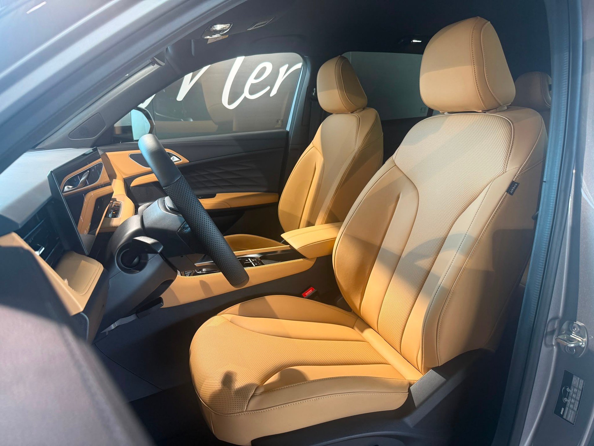 MG HS 1.5 T HEV Luxury-showroom-element-3