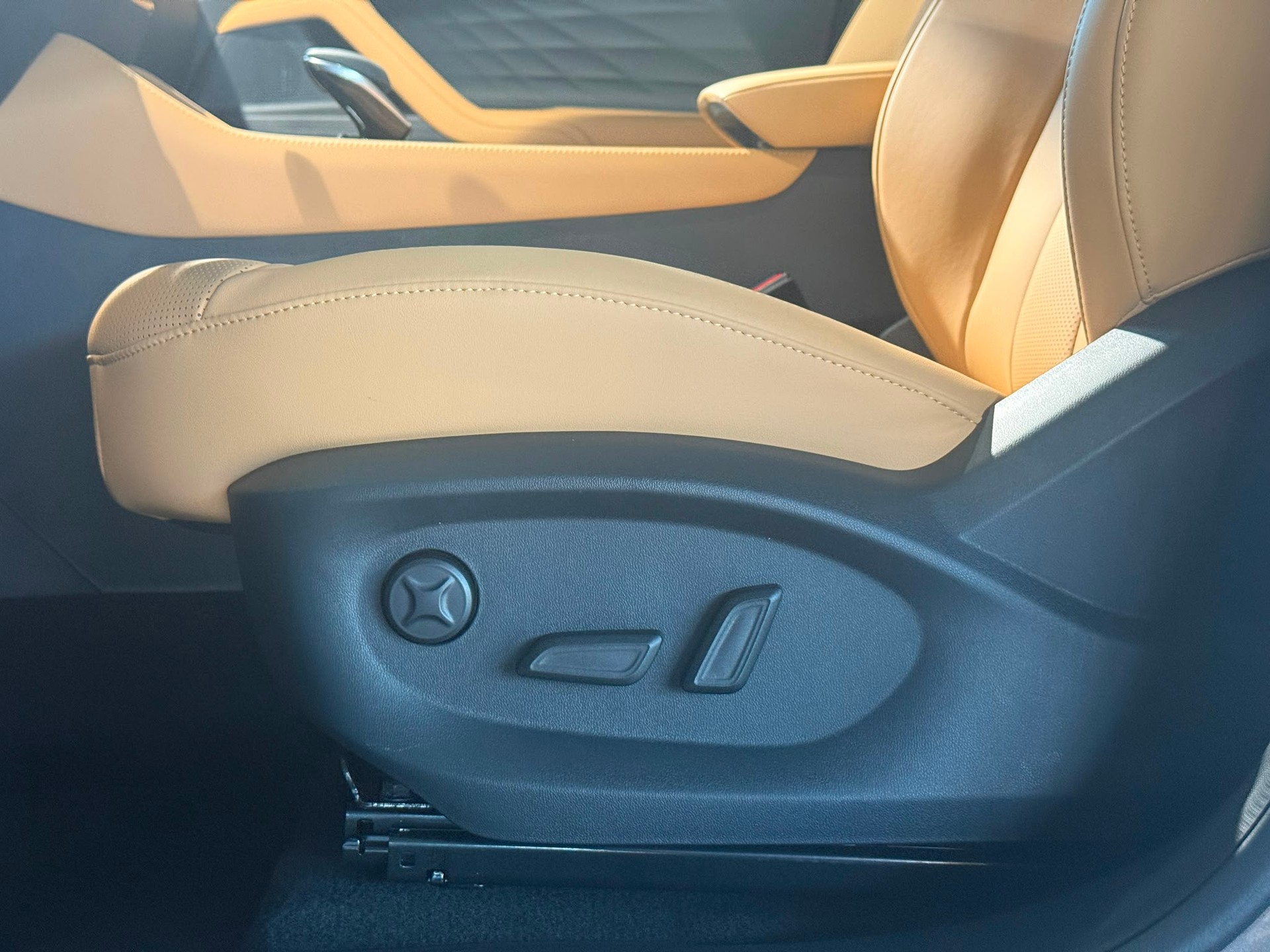 MG HS 1.5 T HEV Luxury-image-4