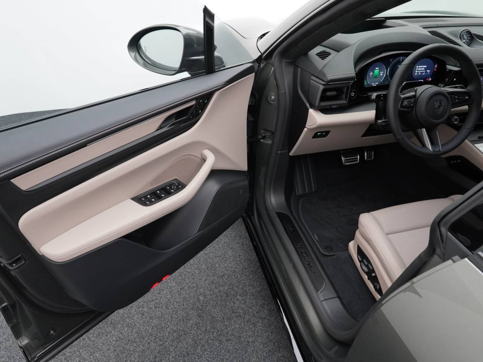 PORSCHE Macan Turbo-showroom-element-3