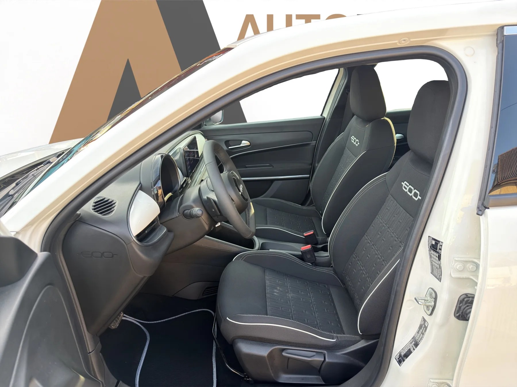 FIAT 600 1.2 Hybrid 145 Cult-image-8