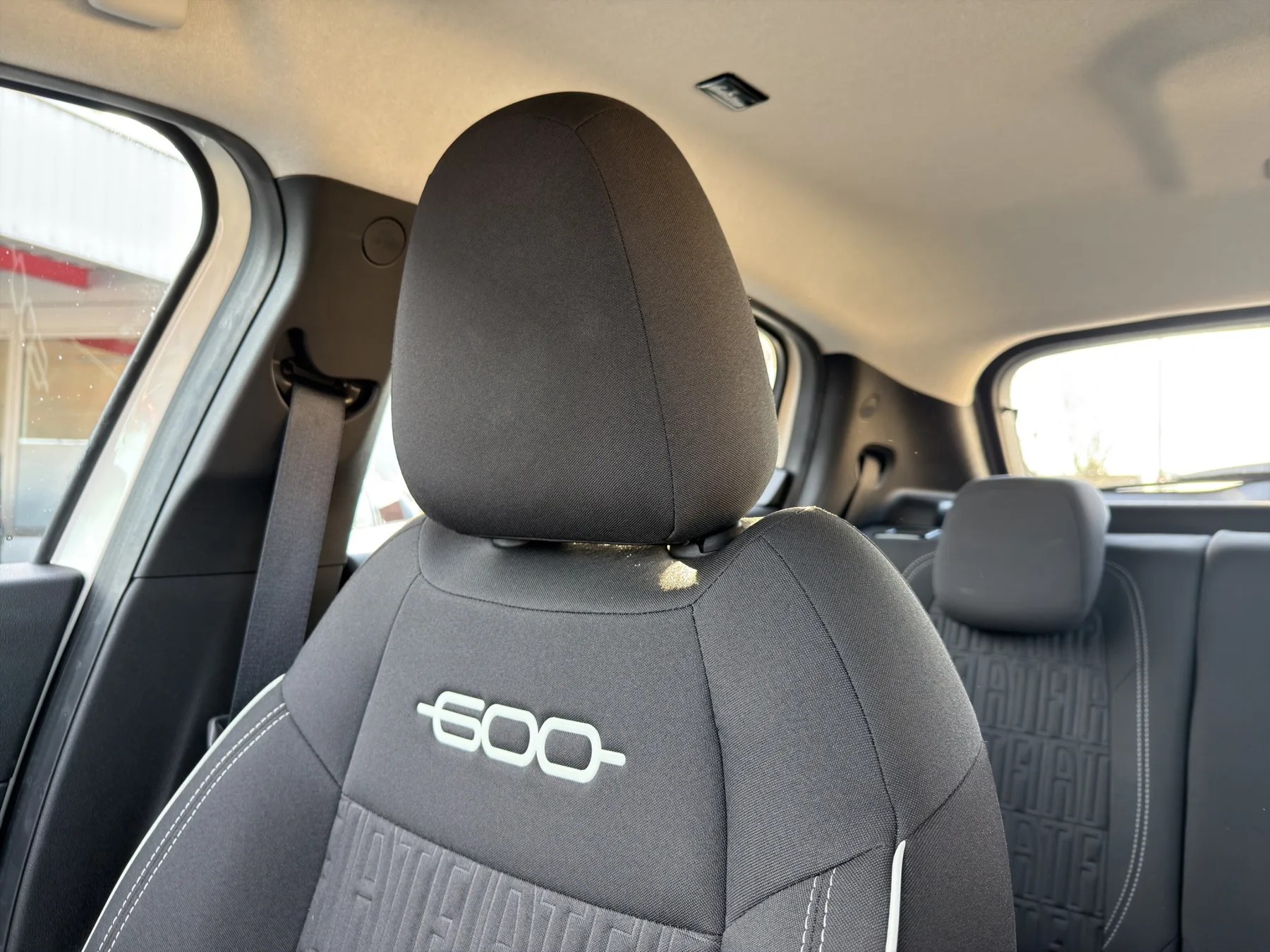 FIAT 600 1.2 Hybrid 145 Cult-image-32