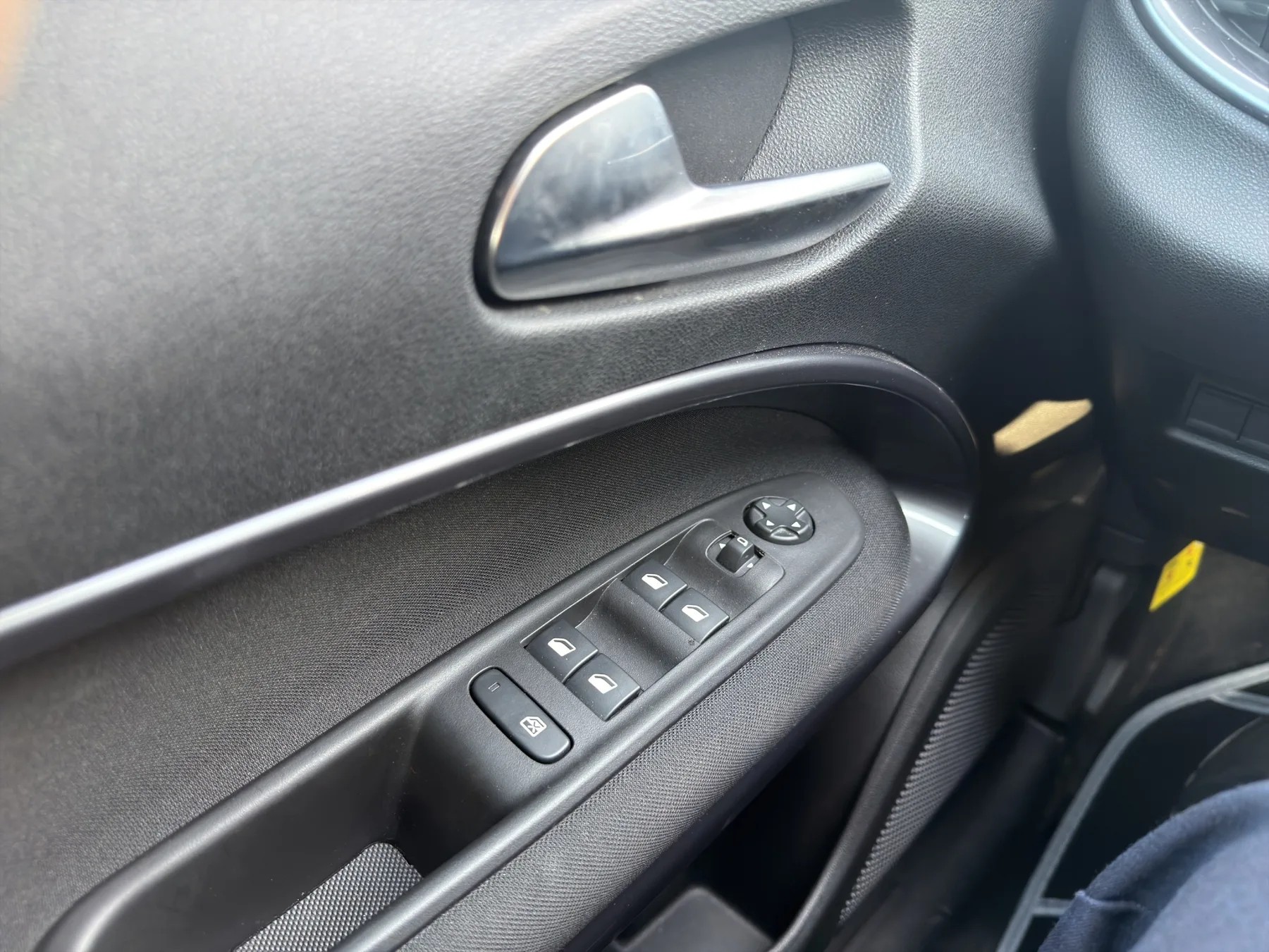 FIAT 600 1.2 Hybrid 145 Cult-image-27