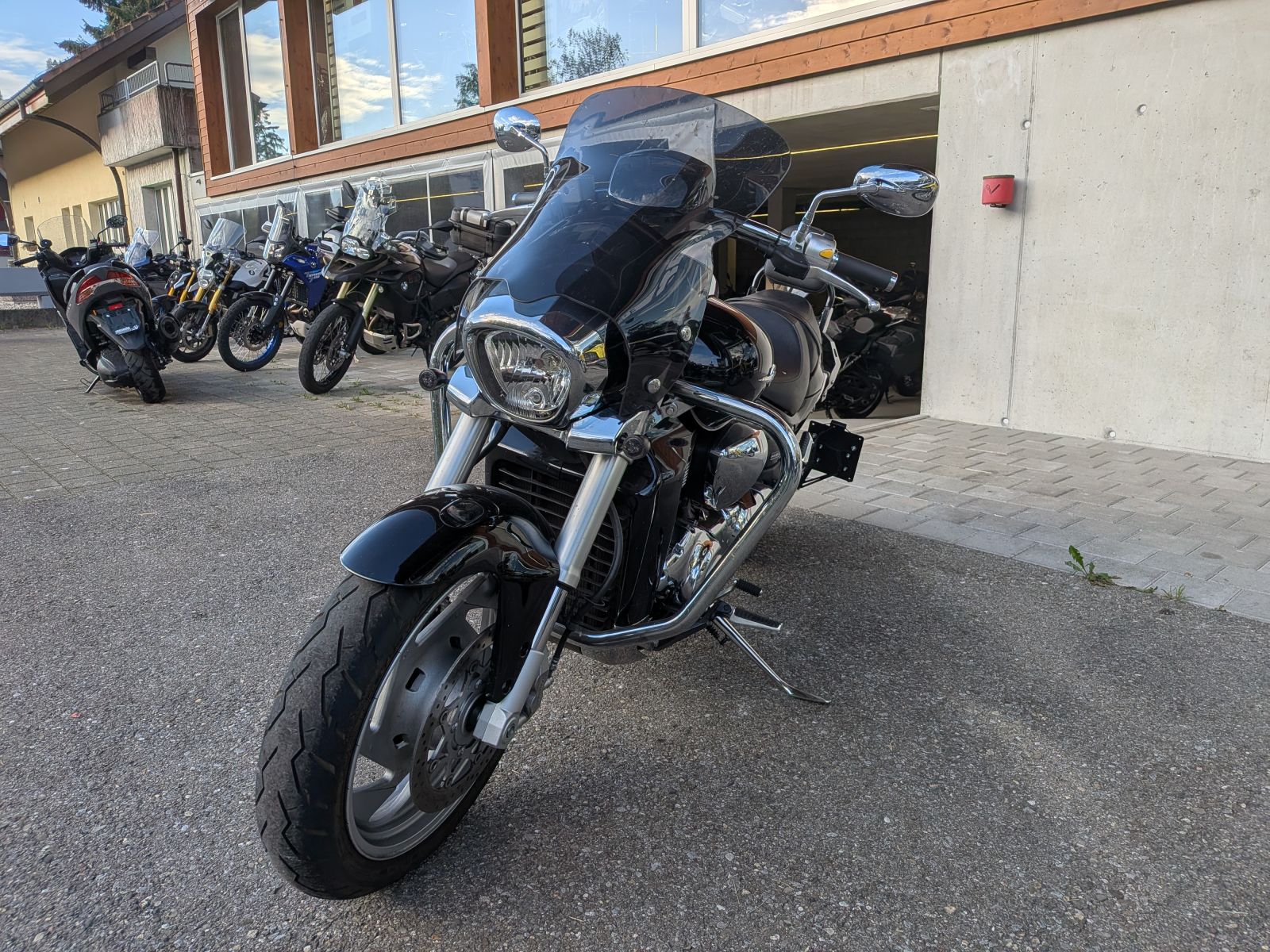 SUZUKI M 1800 R K7-image-2