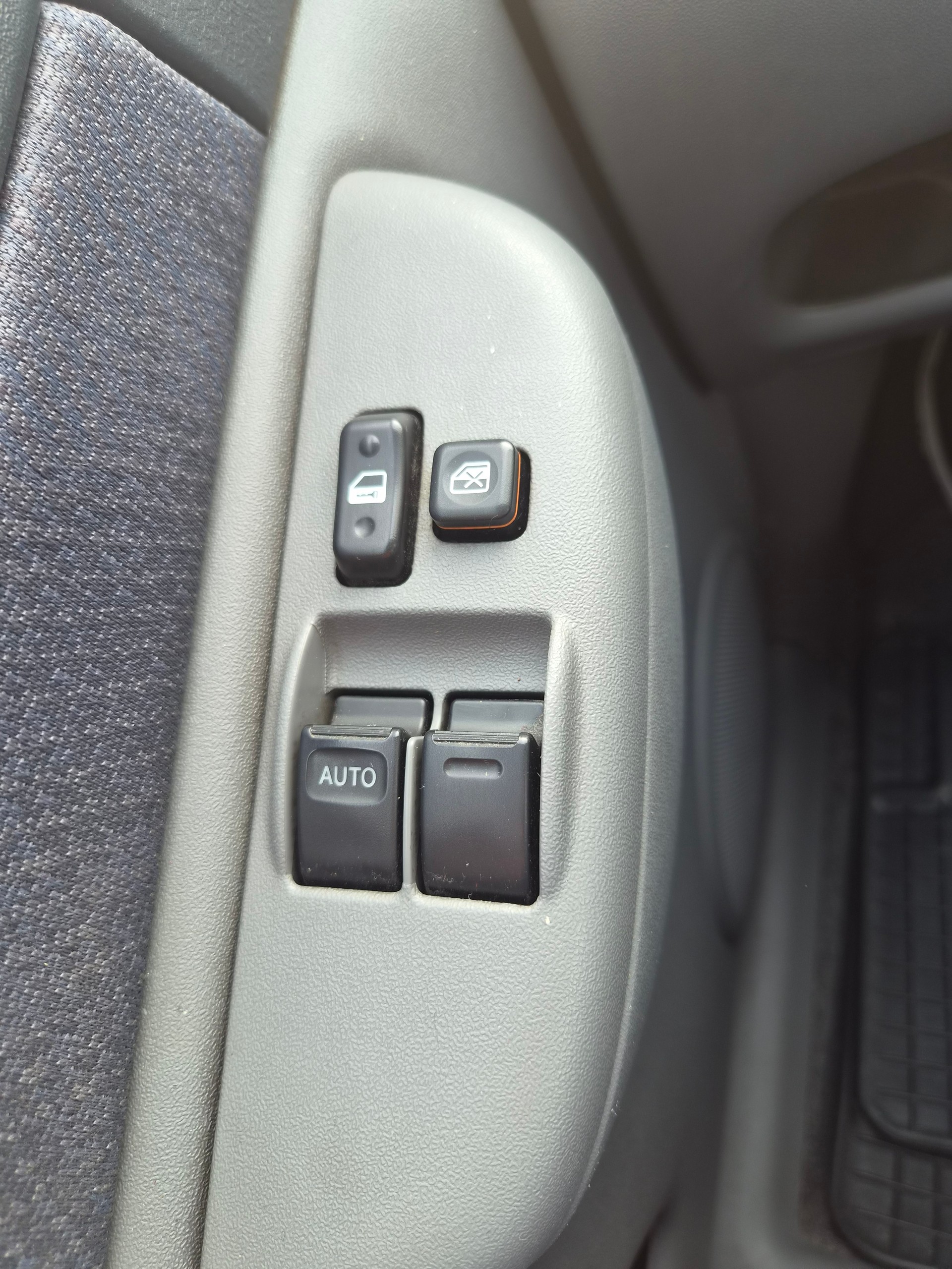TOYOTA Yaris Verso 1.3 Linea Luna-image-9