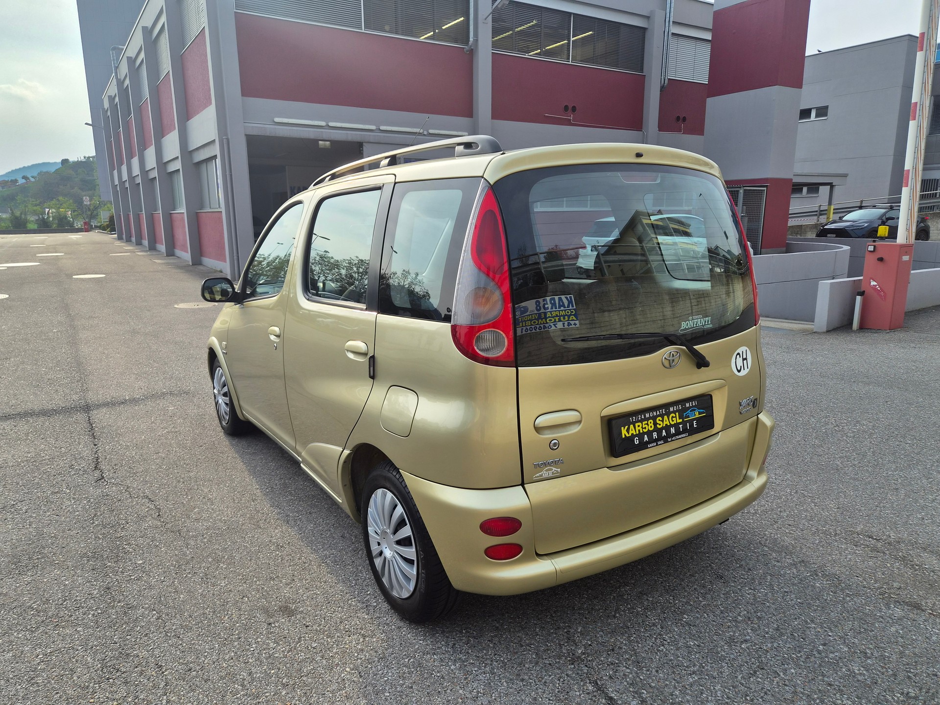 TOYOTA Yaris Verso 1.3 Linea Luna-image-3
