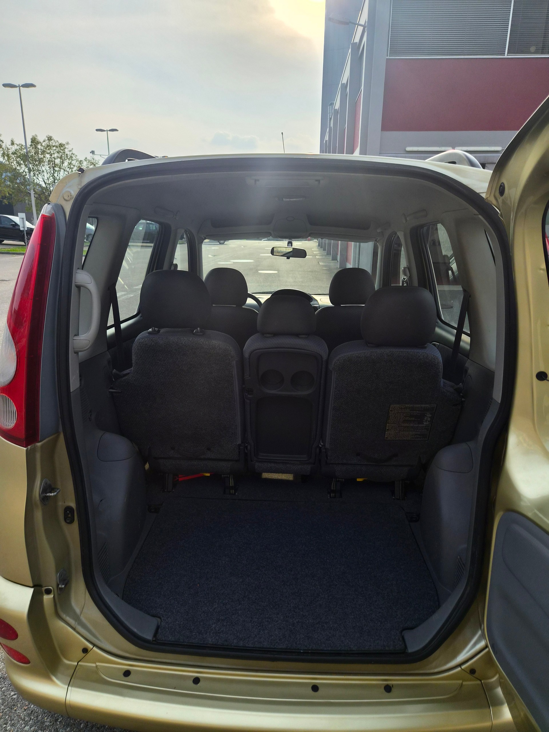 TOYOTA Yaris Verso 1.3 Linea Luna-image-4