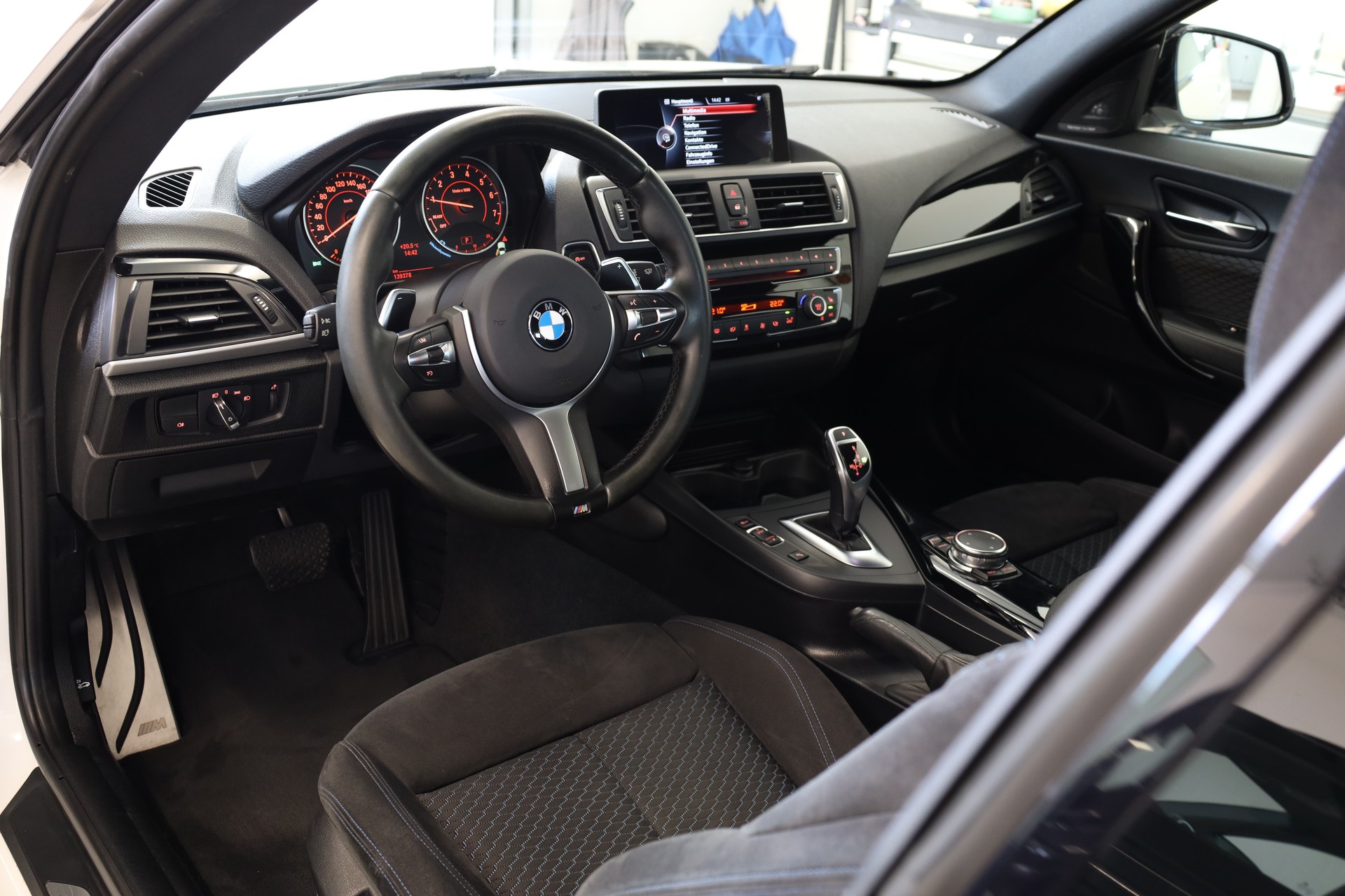 BMW M235i xDrive Steptronic-image-7