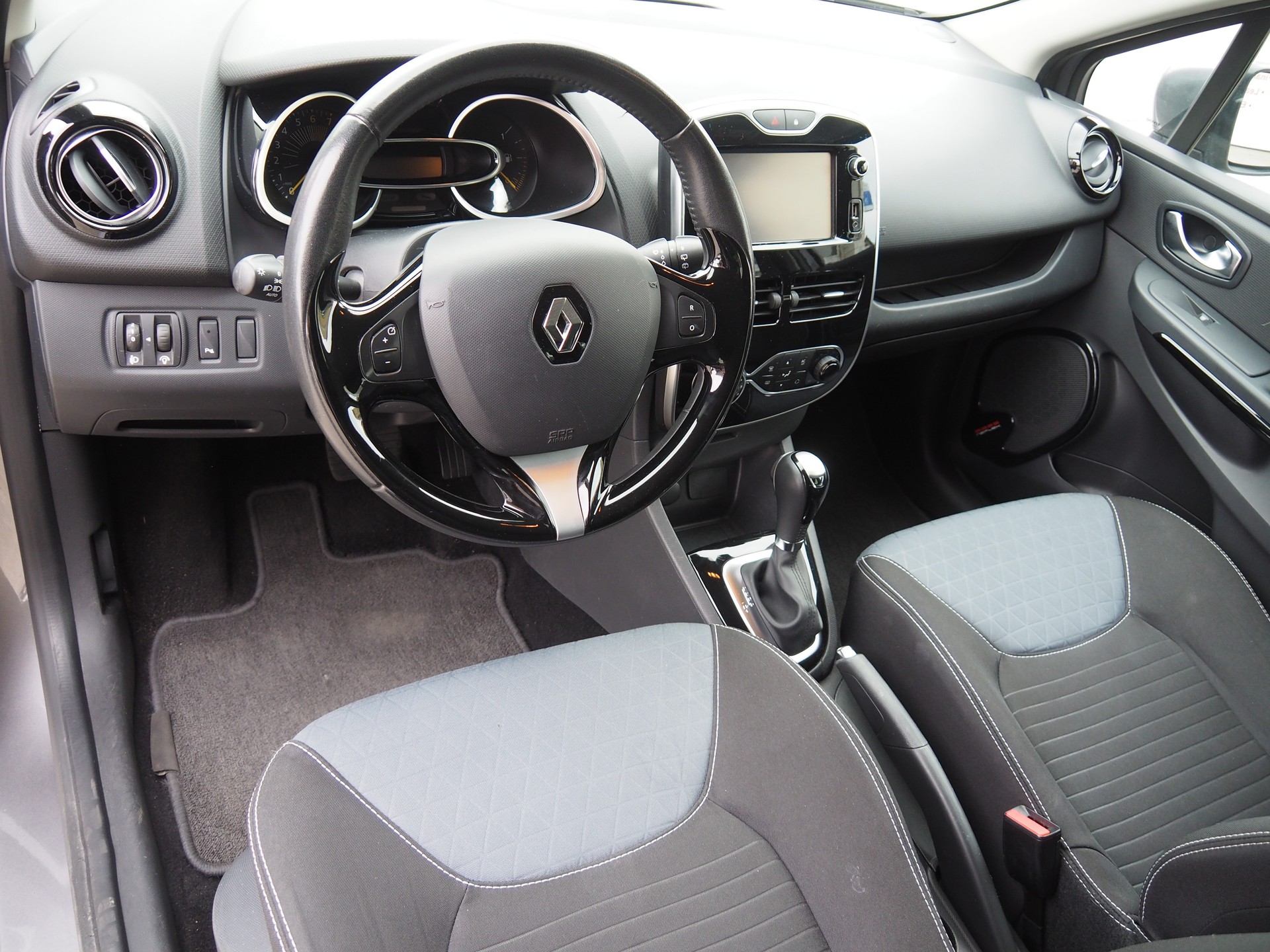 RENAULT Clio 1.2 16V T Dynamique EDC-image-9