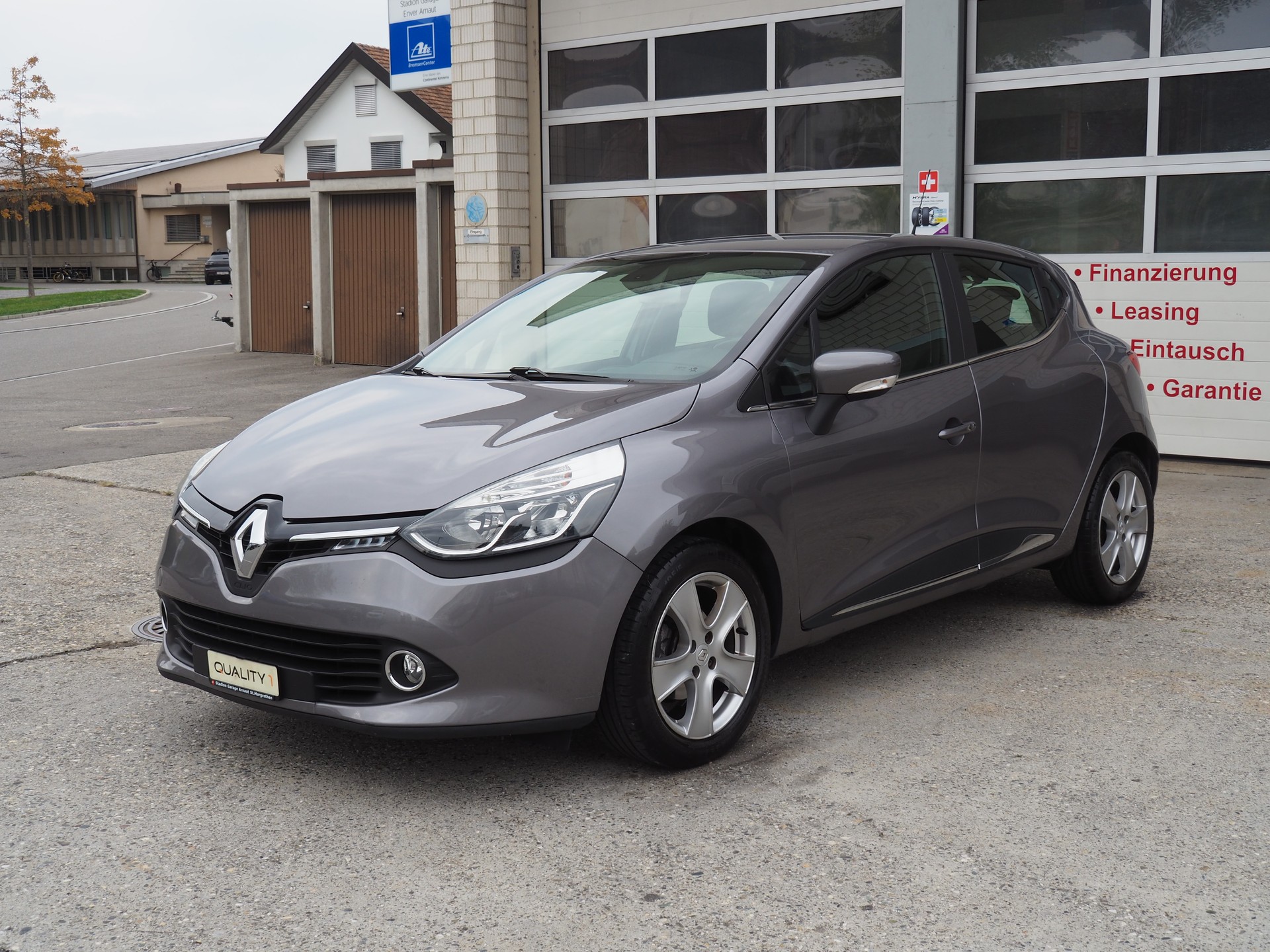 RENAULT Clio 1.2 16V T Dynamique EDC