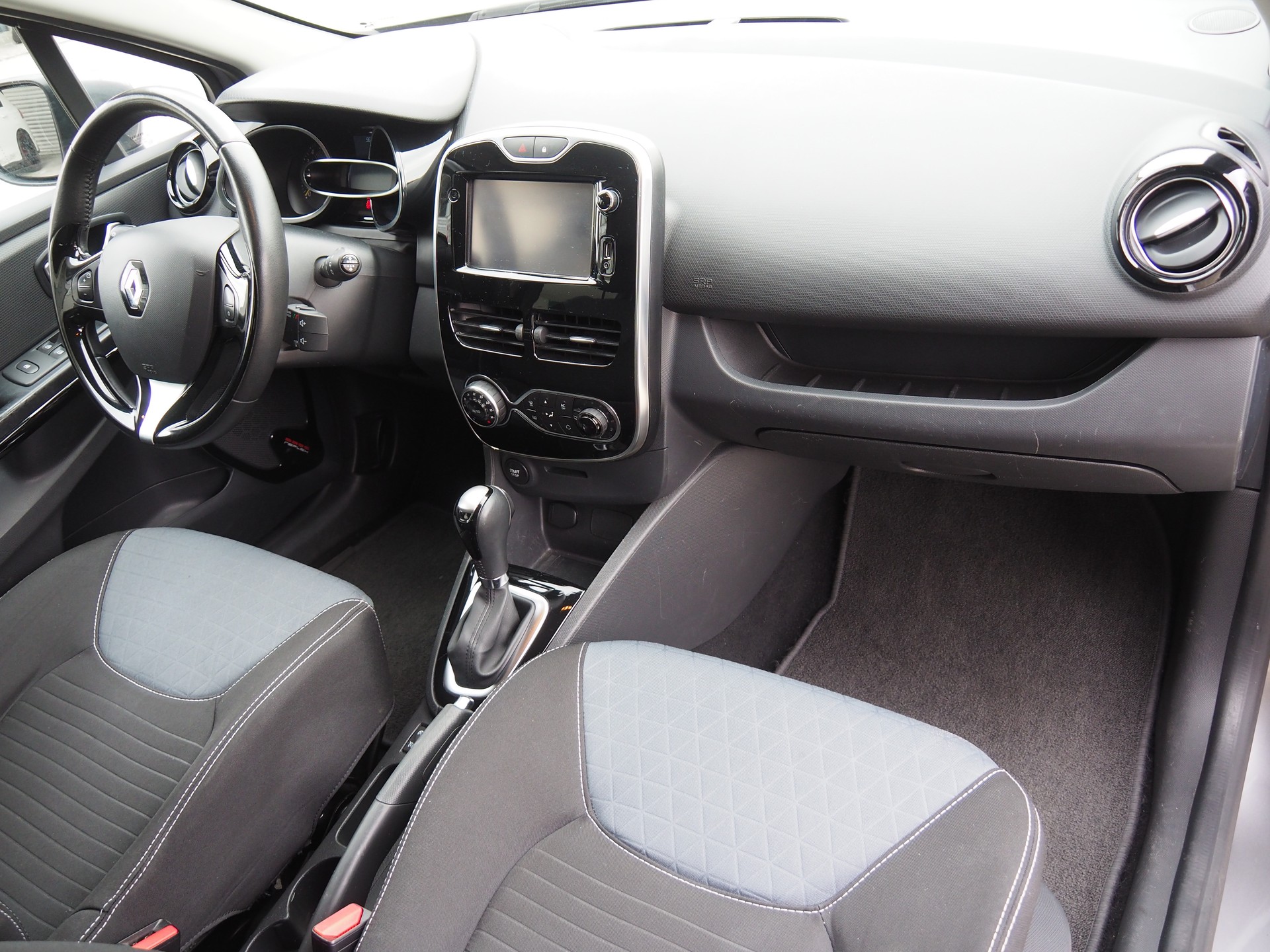 RENAULT Clio 1.2 16V T Dynamique EDC-image-11