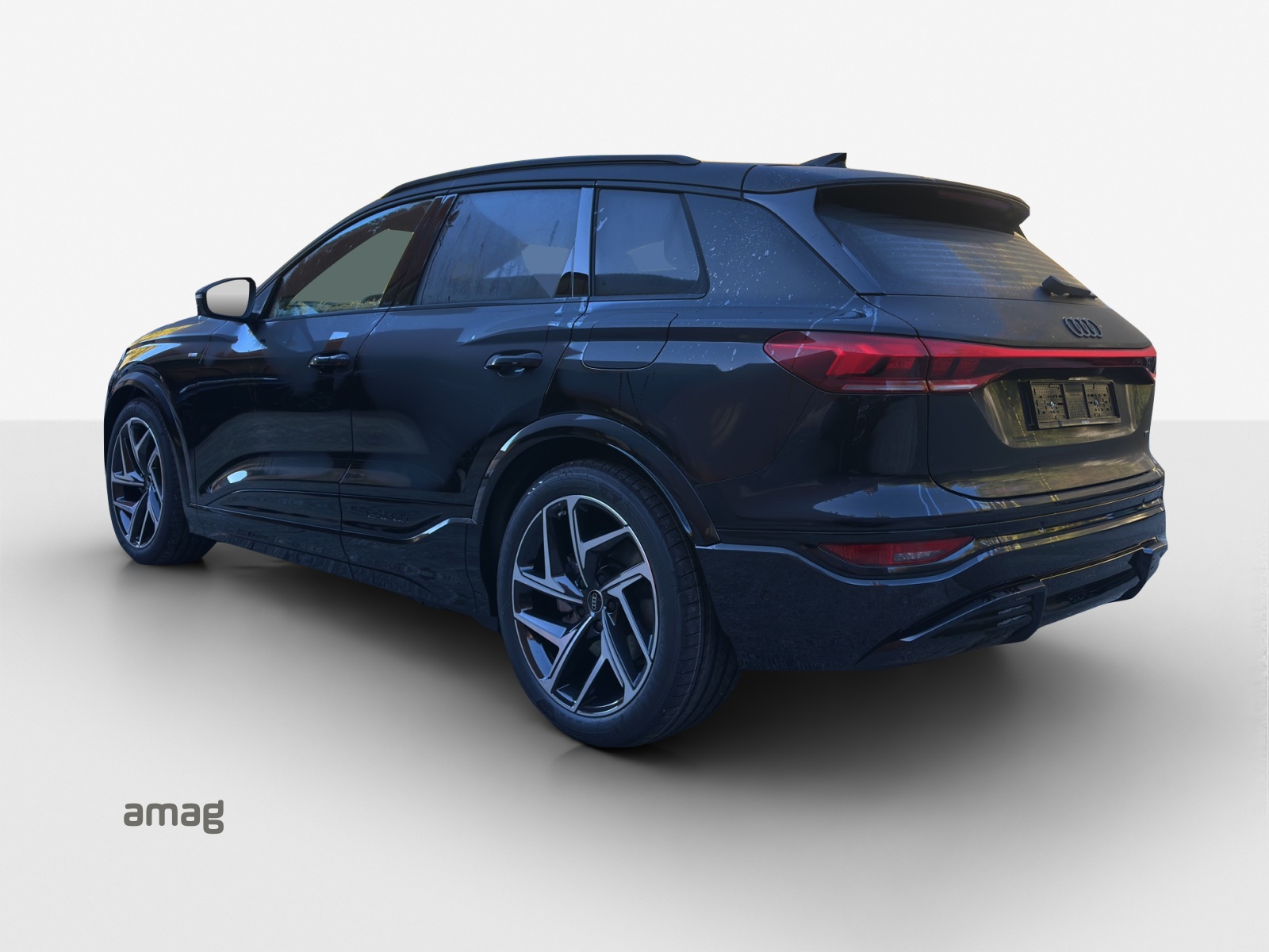 AUDI Q6 e-tron quattro-showroom-element-2