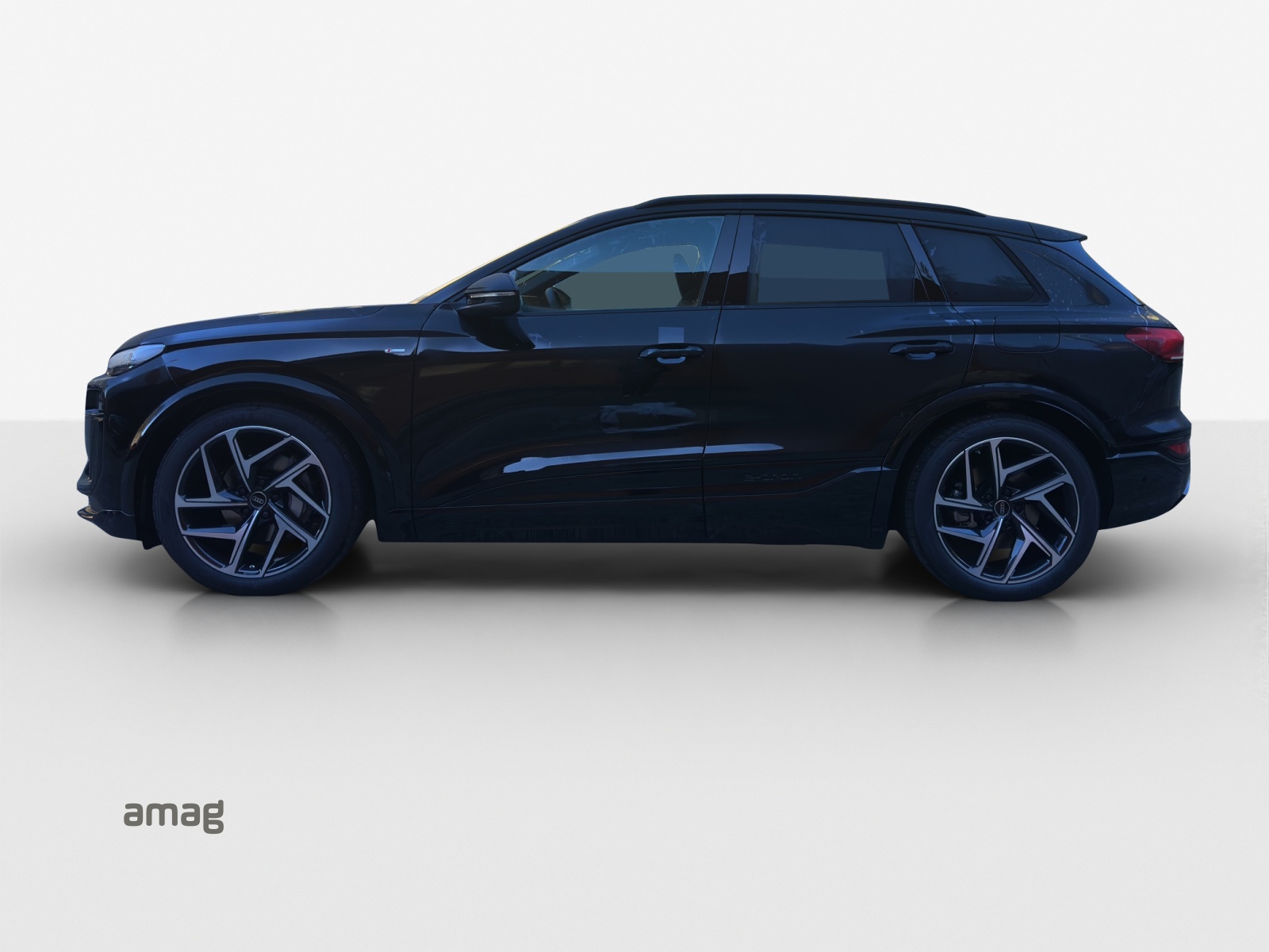 AUDI Q6 e-tron quattro-showroom-element-1