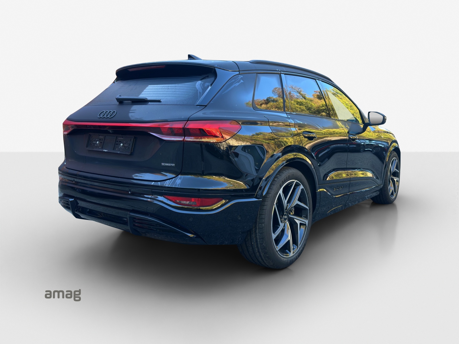 AUDI Q6 e-tron quattro-image-4