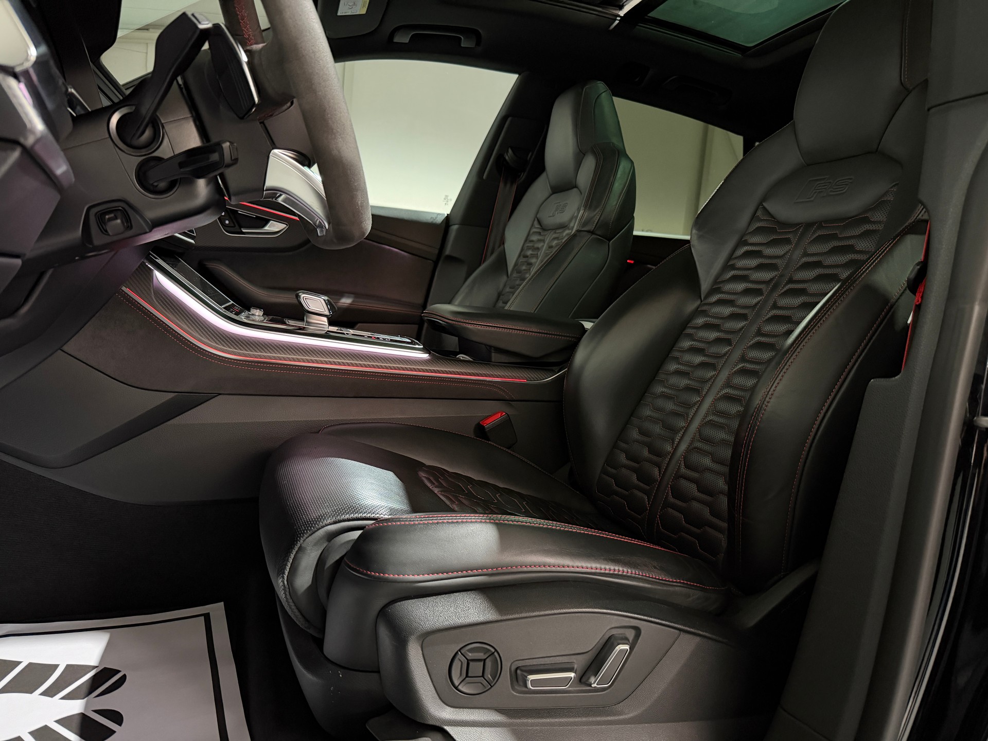 AUDI RSQ8 quattro tiptronic (Carbon) inkl. Werksgarantie-image-16