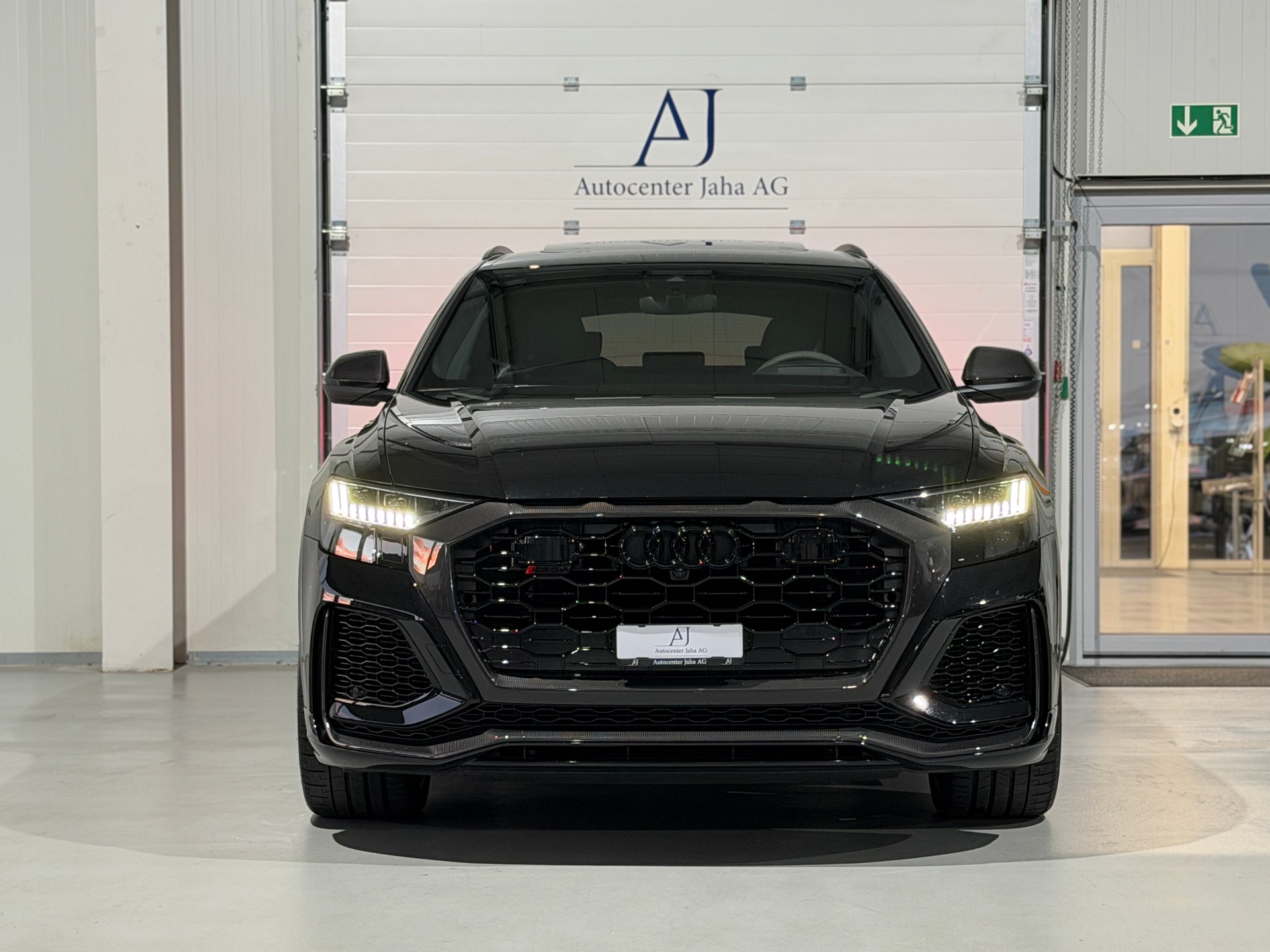 AUDI RSQ8 quattro tiptronic (Carbon) inkl. Werksgarantie-showroom-element-3