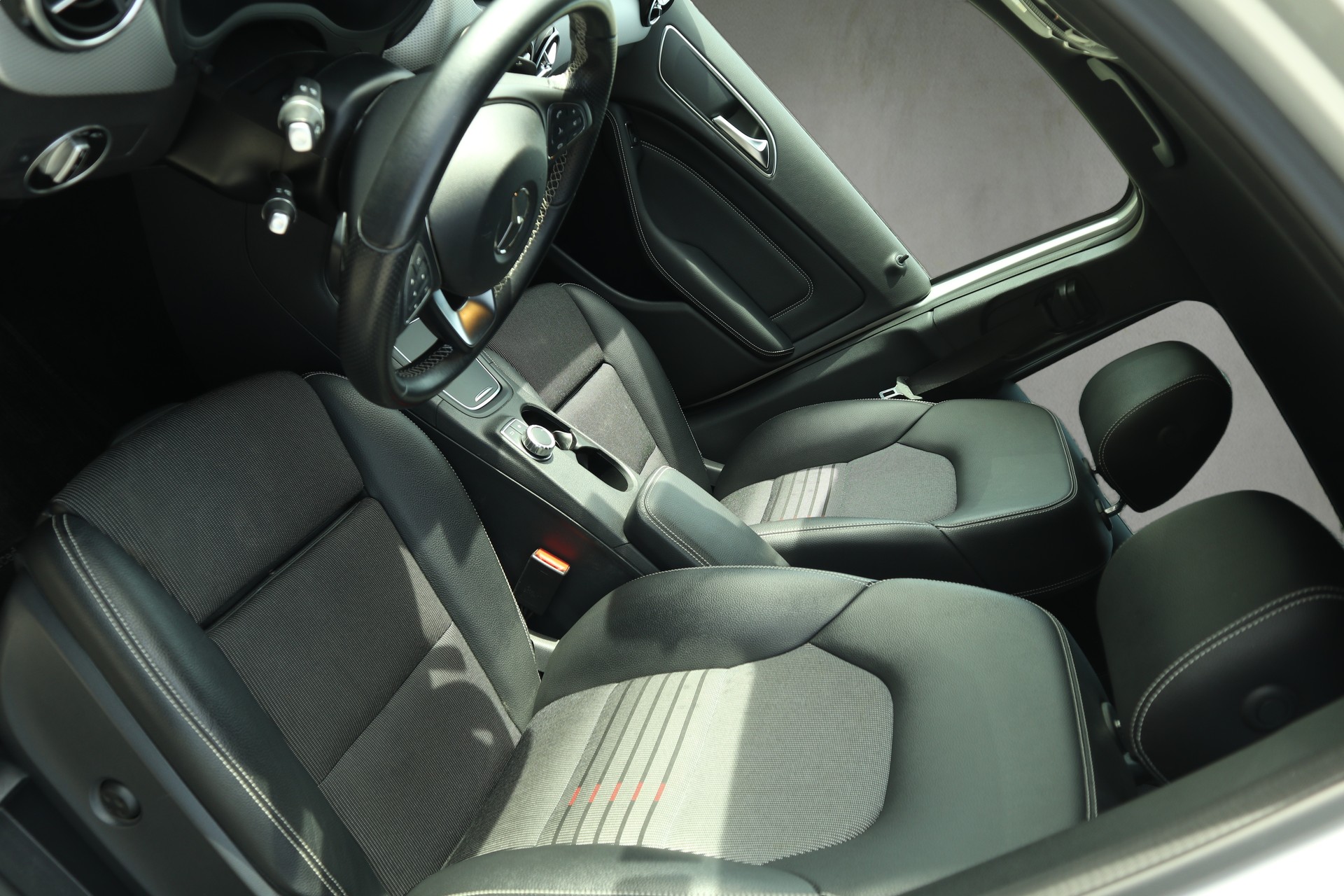 MERCEDES-BENZ B 180d-image-4