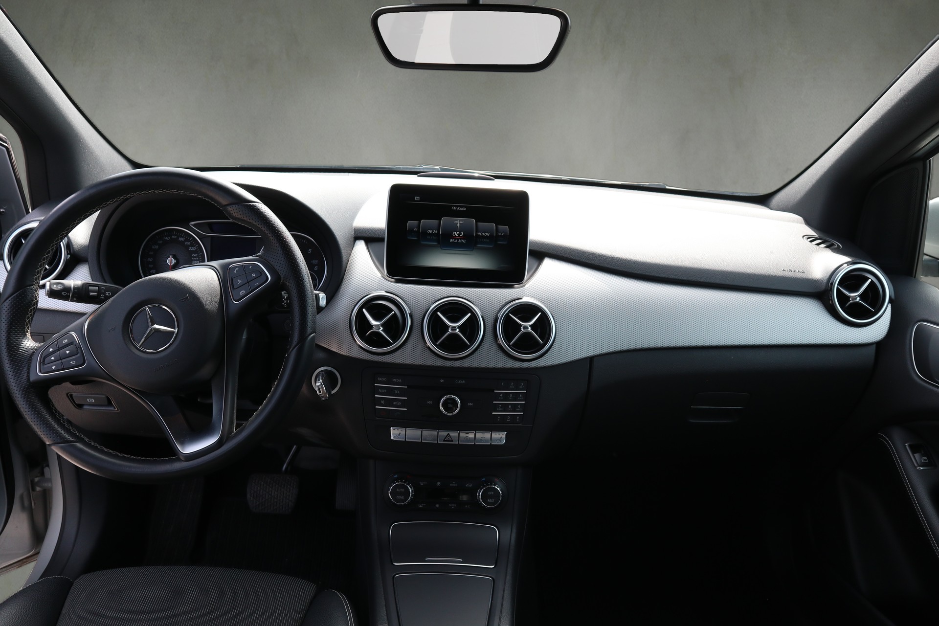 MERCEDES-BENZ B 180d-image-5