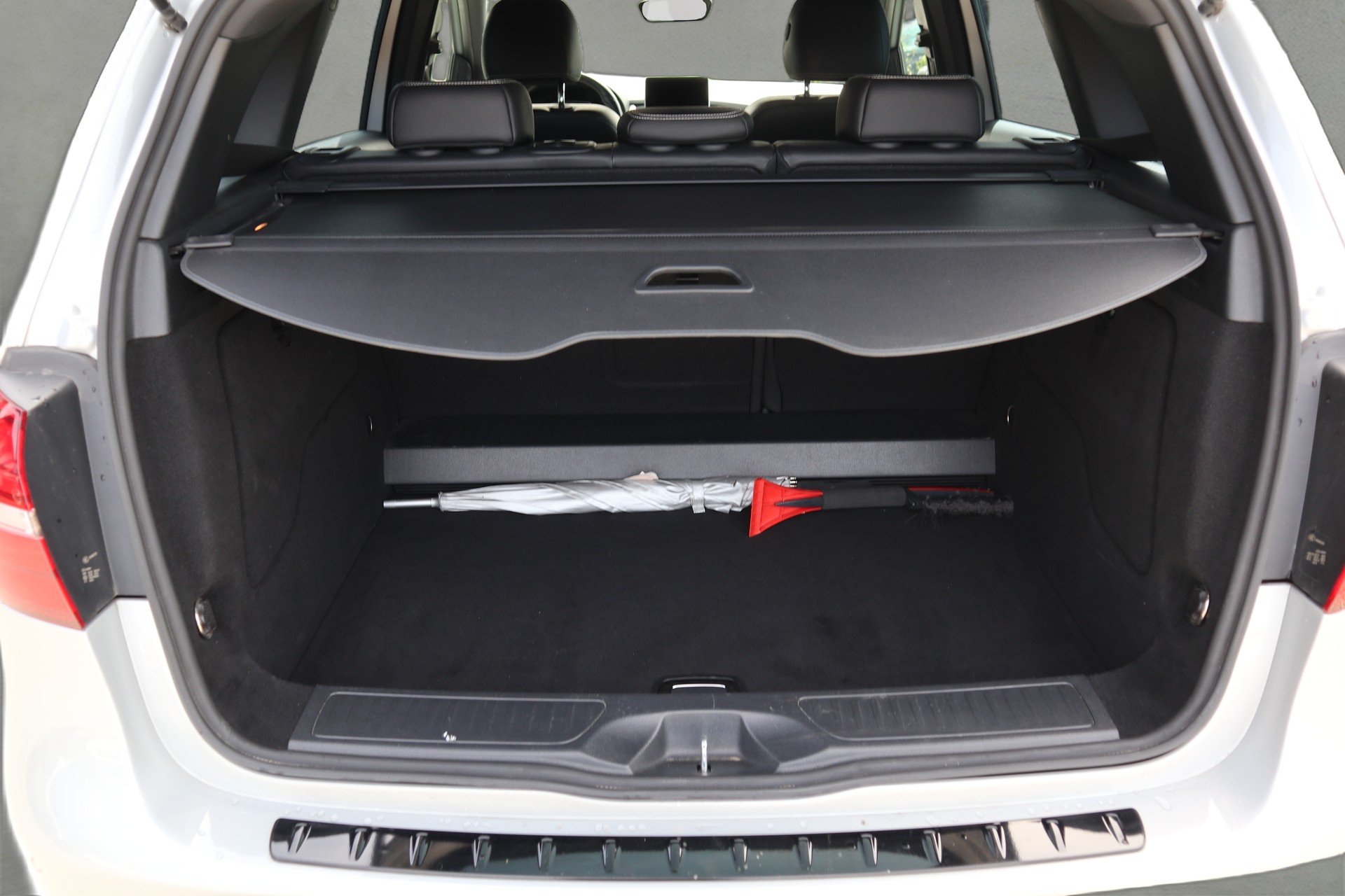 MERCEDES-BENZ B 180d-image-16