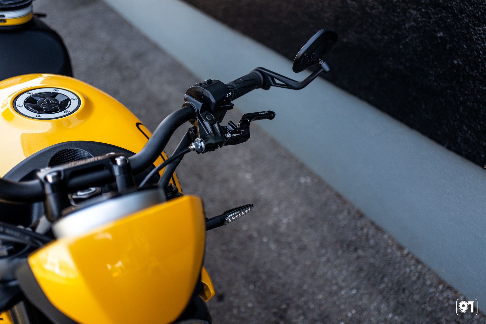 TRIUMPH Trident 660-image-6