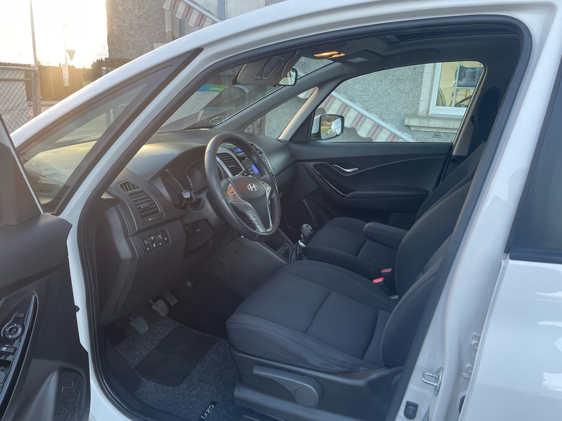 HYUNDAI iX20 1.6 Style-image-4
