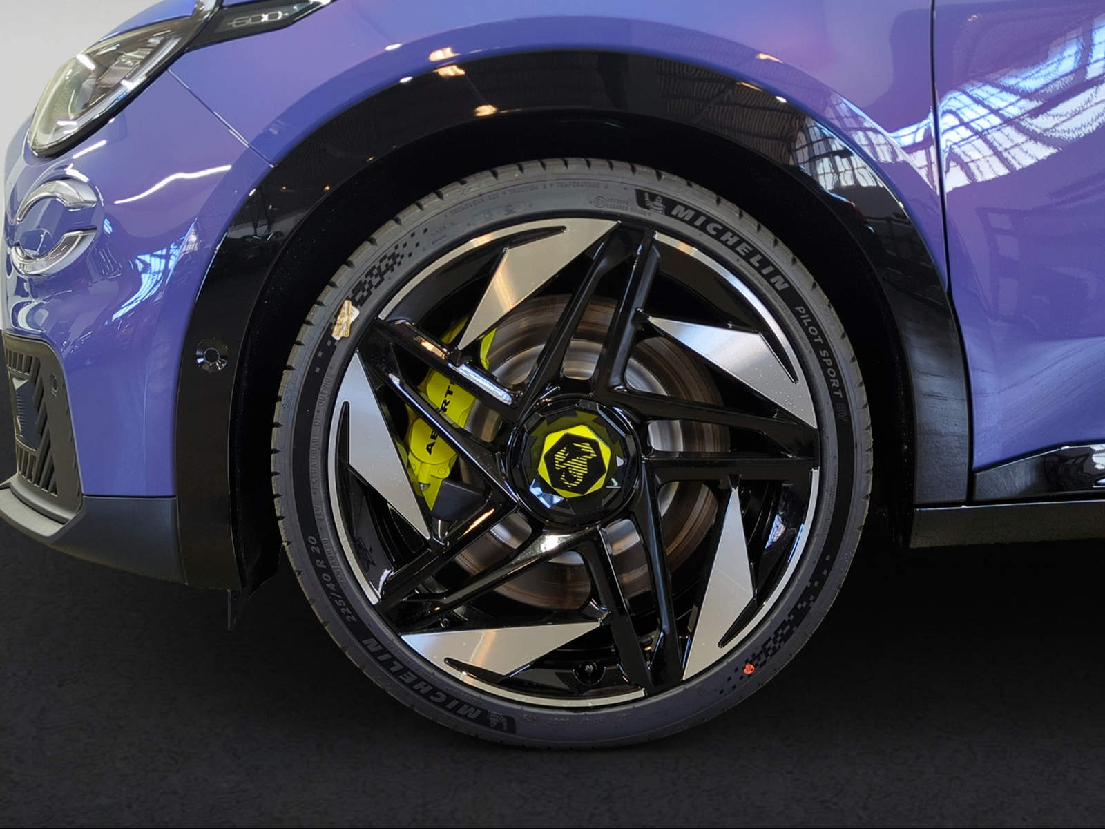 FIAT Abarth 600e Scorpionissima-showroom-element-3
