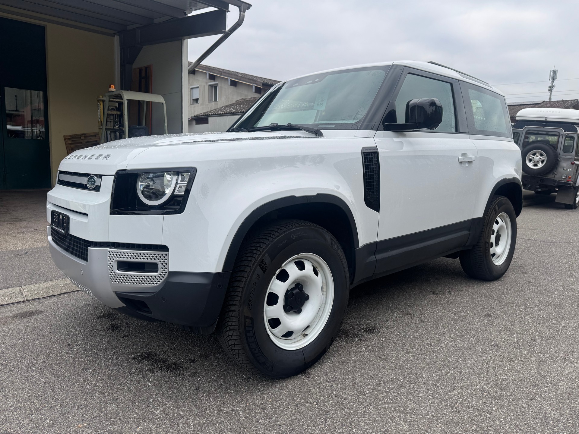 LAND ROVER Defender 90 3.0D I6 200 S AT8