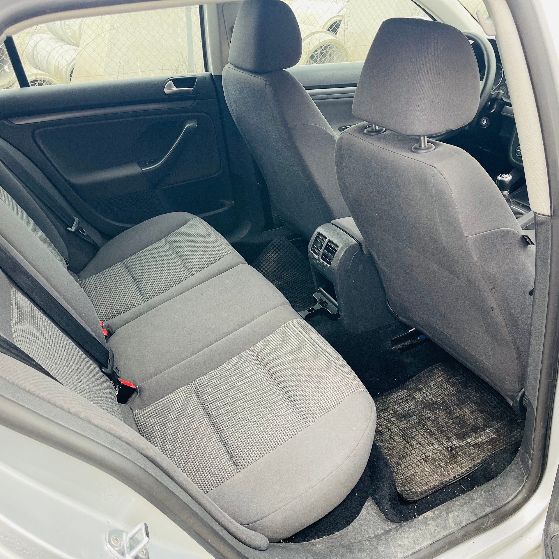 VW Golf Variant 1.9 TDI Comfortline 4Motion-image-8