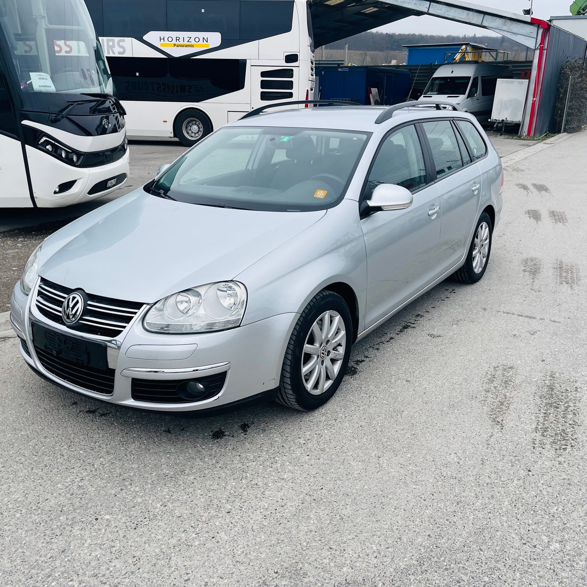 VW Golf Variant 1.9 TDI Comfortline 4Motion-image-1
